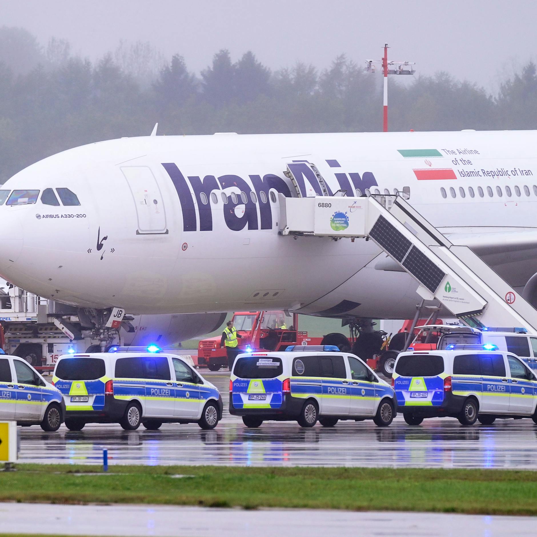 Luftwaffen-Alarmrotte steigt auf - Anschlagsdrohung legt Flughafen lahm