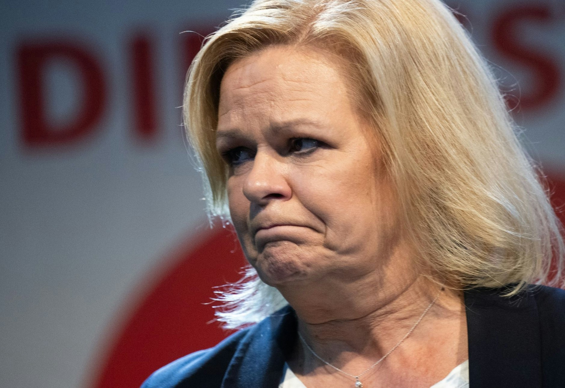 dpatopbilder - Nancy Faeser, Spitzenkandidatin der SPD und Bundesinnenministerin, scheint mit dem Ergebnis der Wahl nicht zufrieden.  