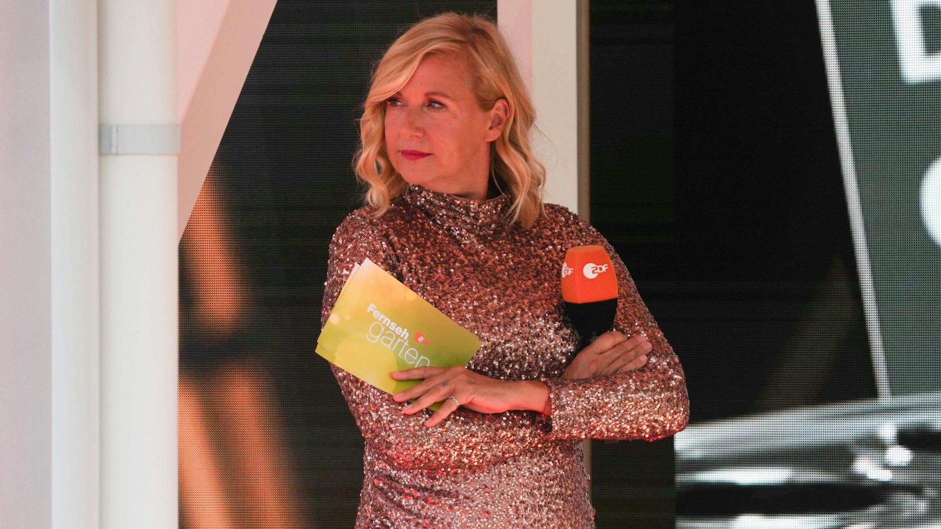 Dass Andrea Kiewel am Sonntag den ZDF-„Fernsehgarten“ moderierte, liegt daran, dass die Sendung Tage zuvor aufgezeichnet wurde. Sie lebt in Tel Aviv – jetzt mitten im Krieg.