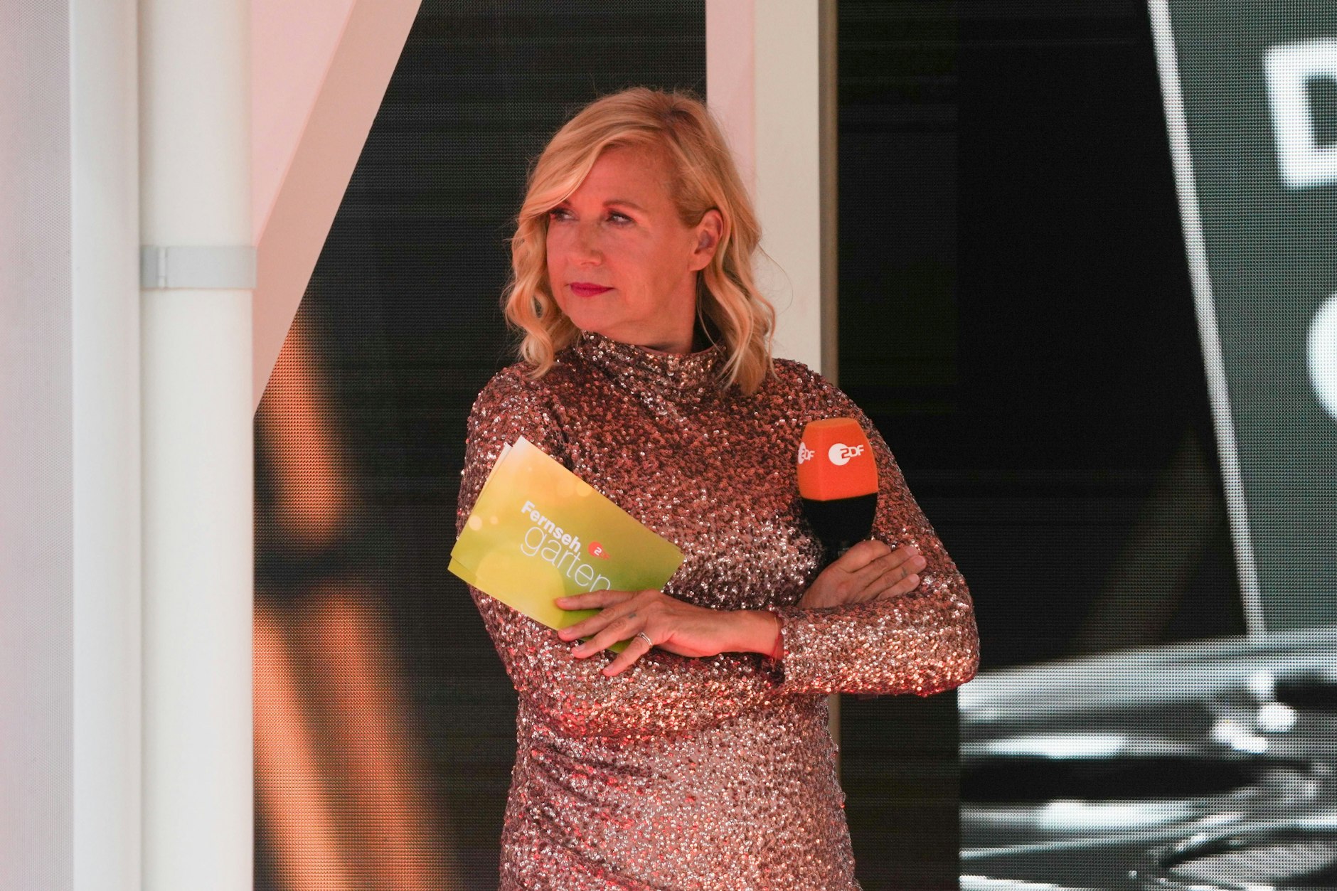 Dass Andrea Kiewel am Sonntag den „ZDF-Fernsehgarten“ moderierte, liegt daran, dass die Sendung Tage zuvor aufgezeichnet wurde.