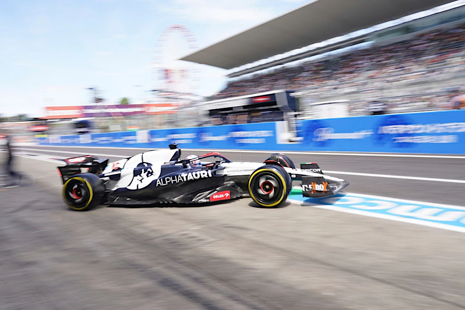 ARCHIV - Liam Lawson fährt auch in Katar für den weiter verletzten Alpha-Tauri-Piloten Daniel Ricciardo.  
