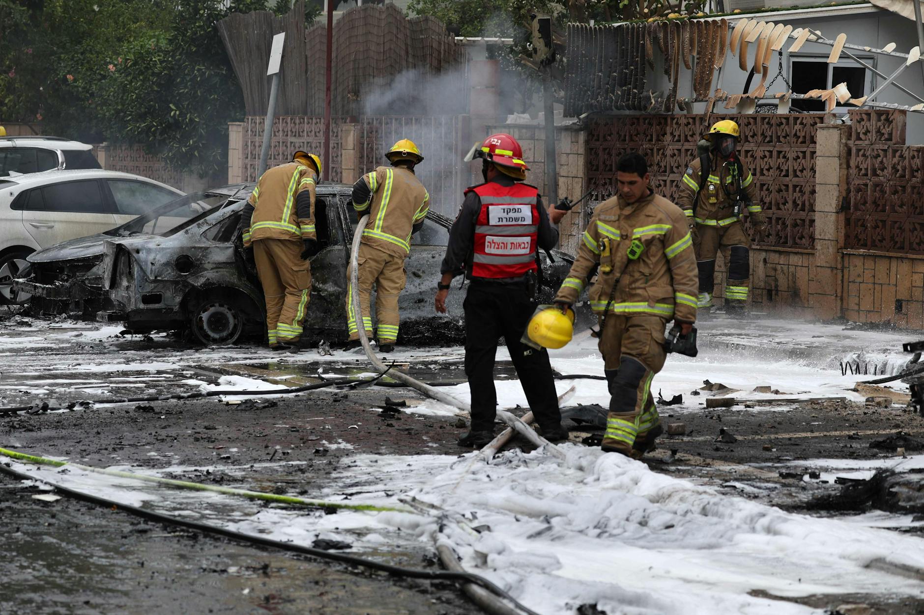 Israelische Rettungskräfte in der südisraelischen Stadt Ashdod