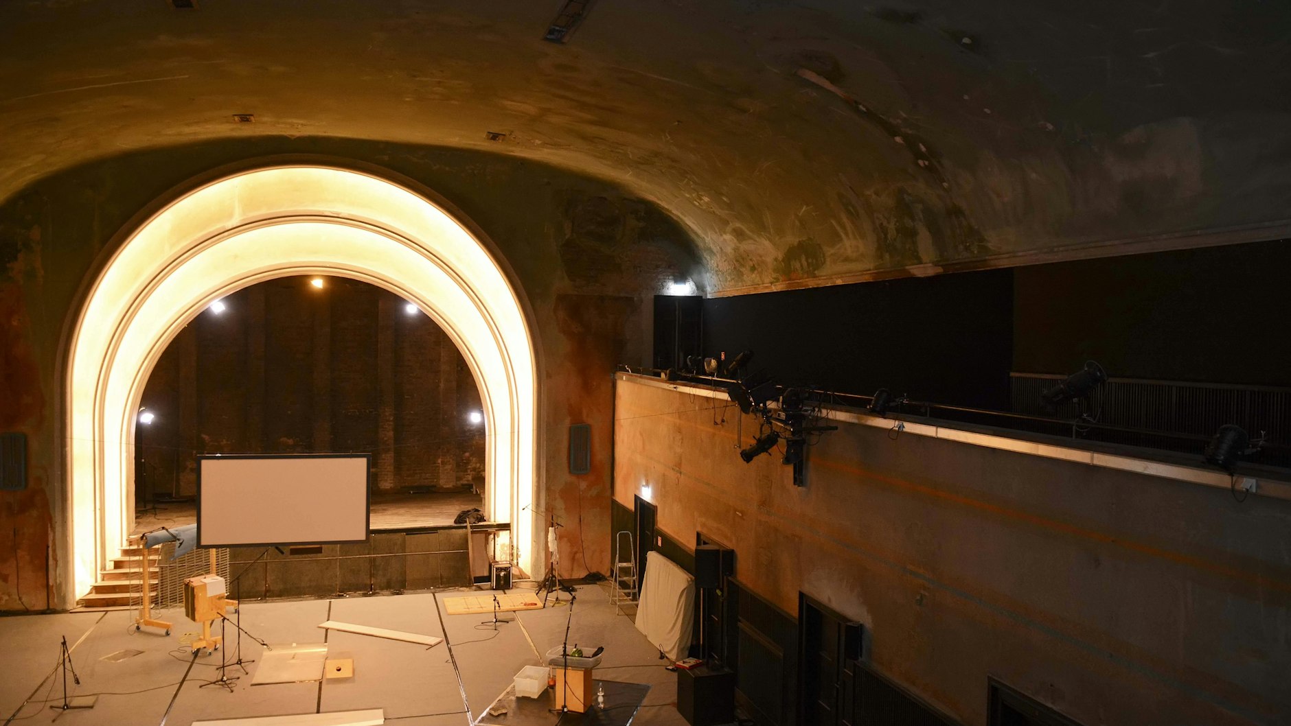 Das Kino Delphi in Weißensee: Hier wird in der Serie fleißig getanzt!