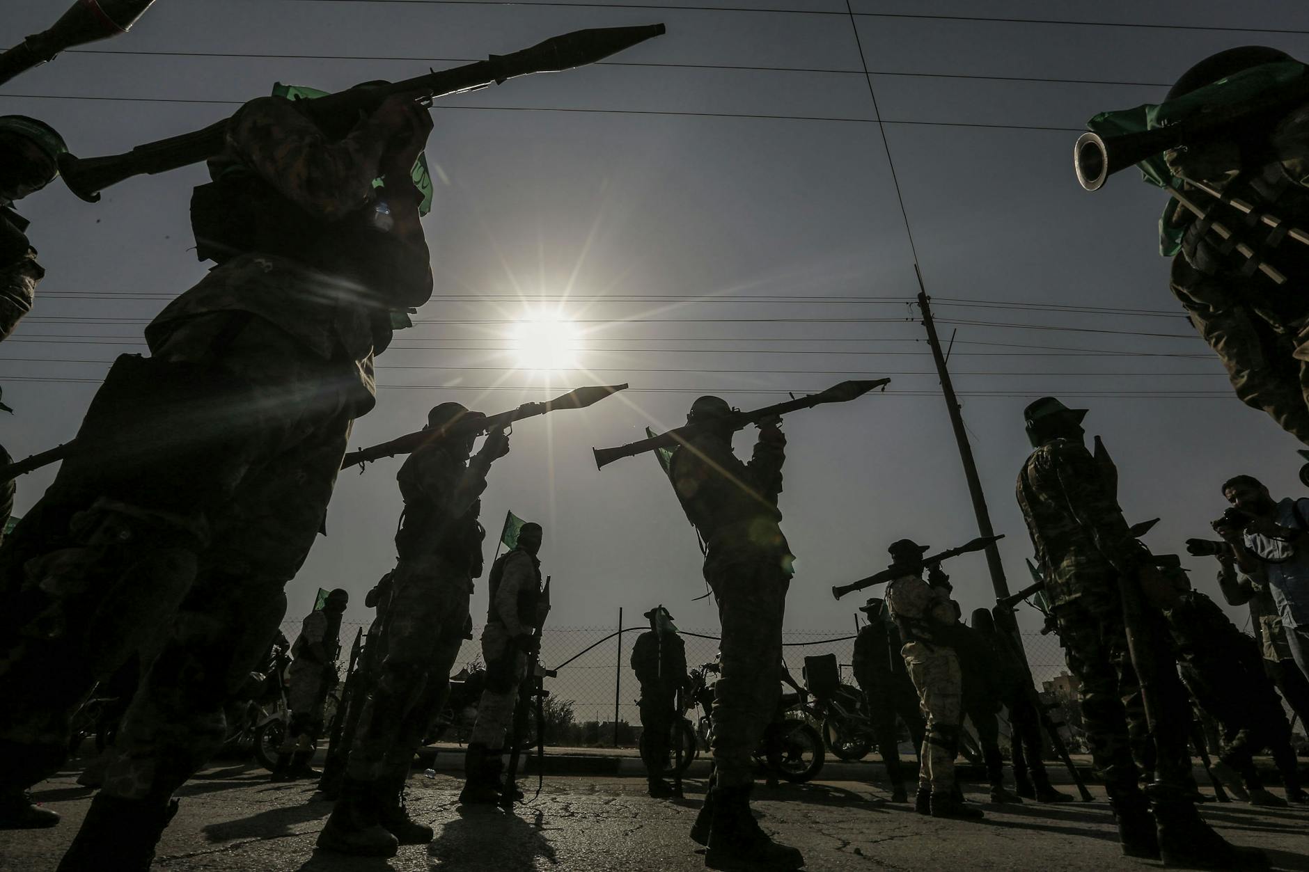 Mitglieder der Izz ad-Din al-Qassam Brigaden, dem Militärflügel der palästinensischen Hamas-Organisation. 