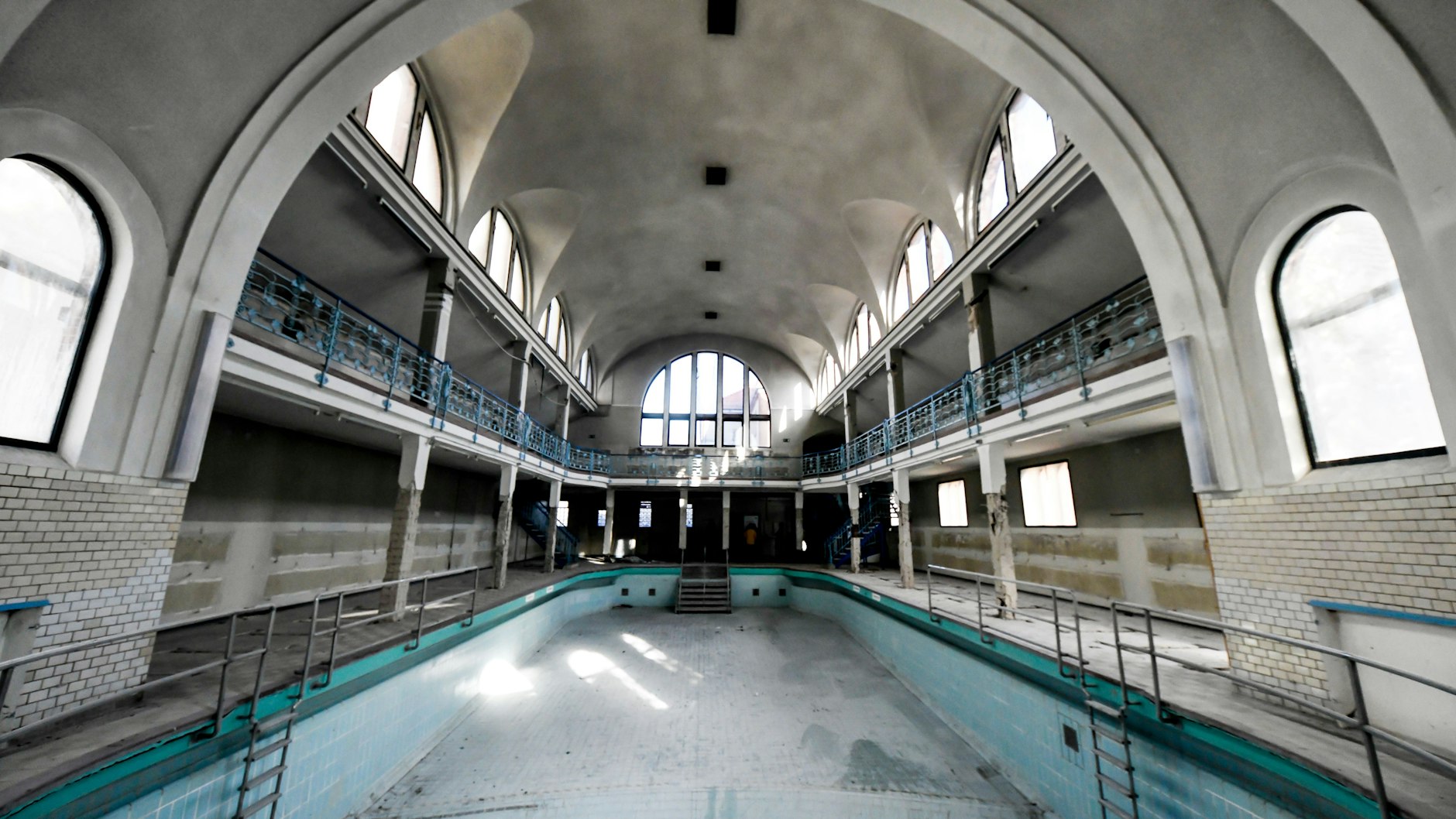 Das alte Stadtbad Steglitz diente in der Serie als Volksbad Wedding.