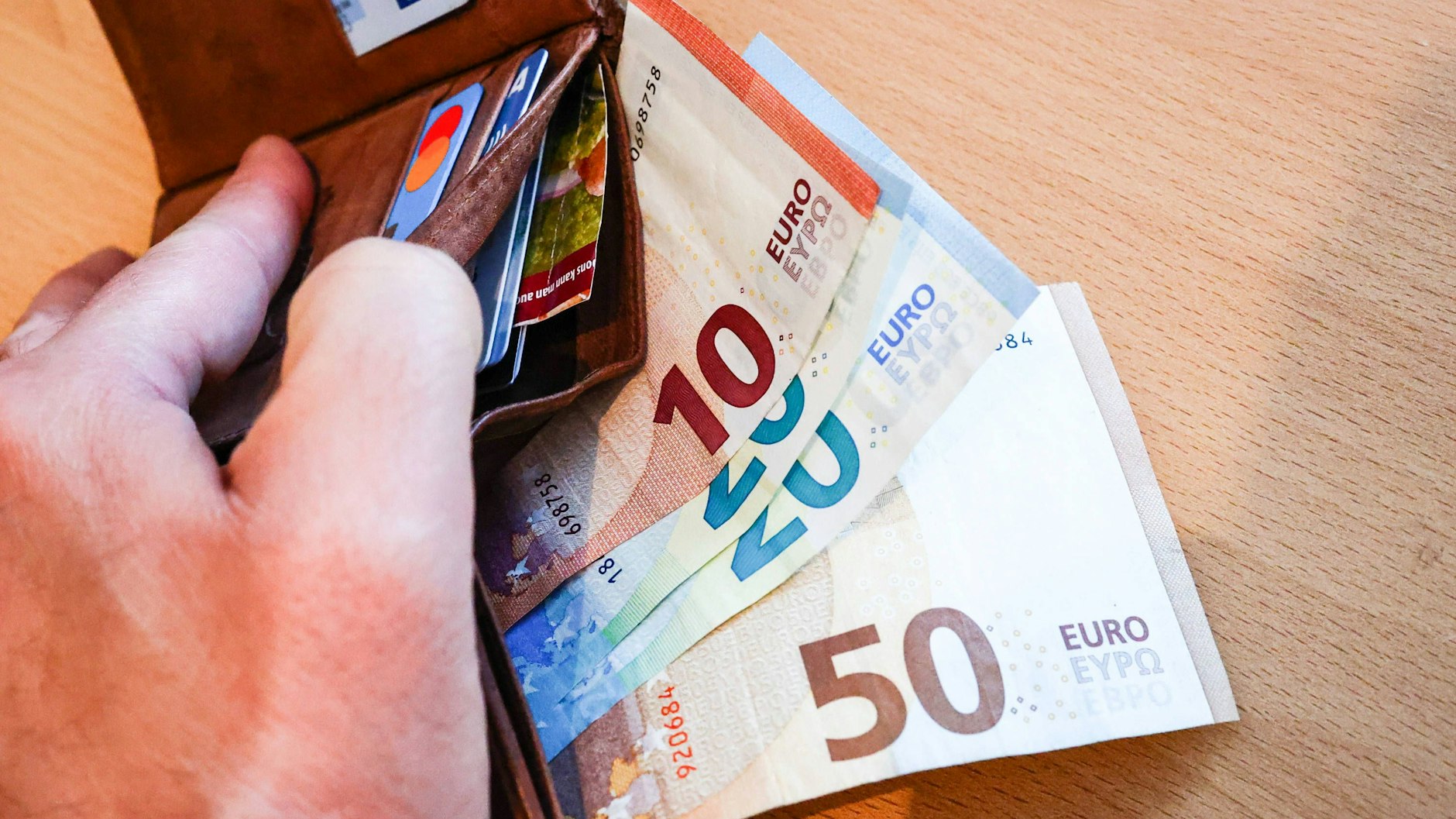 Die Zinsen für Dispokredite sind deutlich gestiegen.