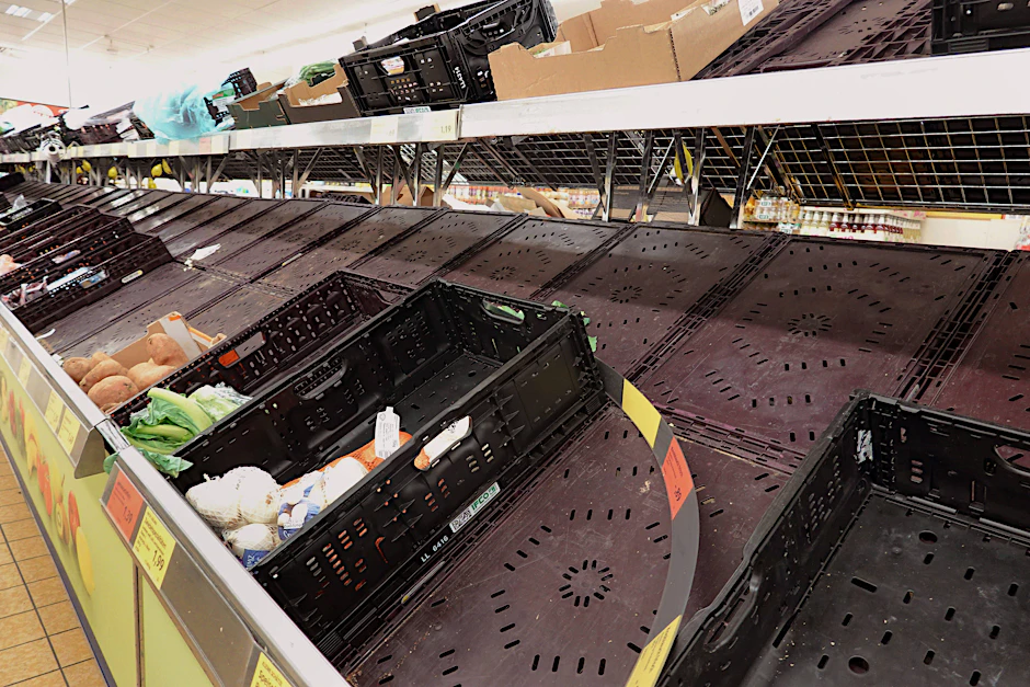 Der Einzelhandel will streiken! Viele Supermarktregale werden wohl nicht befüllt werden. (Archivbild)