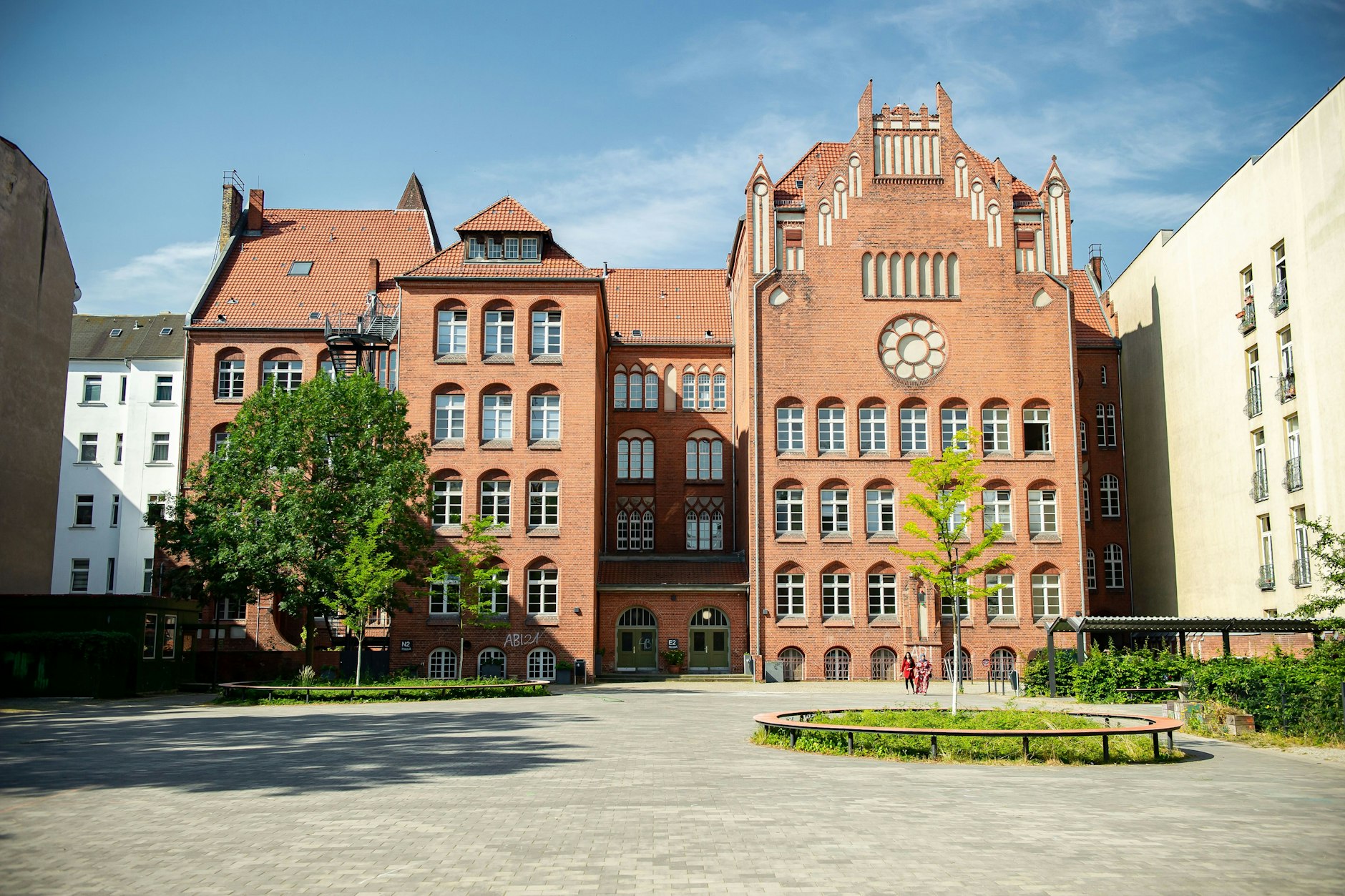 Auf dem Schulhof des Ernst-Abbe-Gymnasiums an der Neuköllner Sonnenallee kam es zu einer Schlägerei zwischen Lehrer und Schüler. Der Anlass: der Nahostkonflikt.