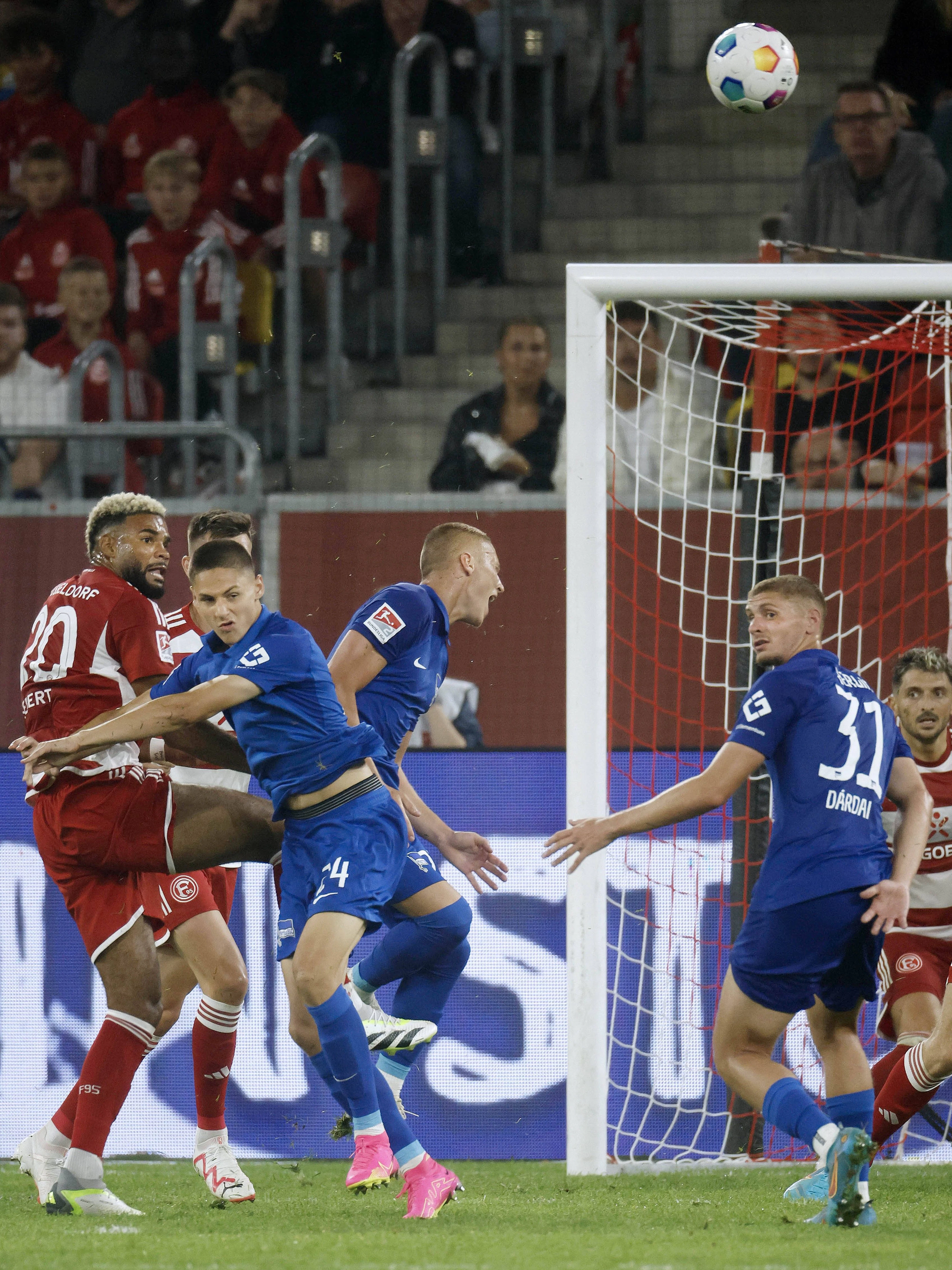 Am ersten Spieltag standen die Dardais Bence, Palko und Marton (v.l.) zwölf Minuten in Düsseldorf gemeinsam auf dem Platz.&nbsp;