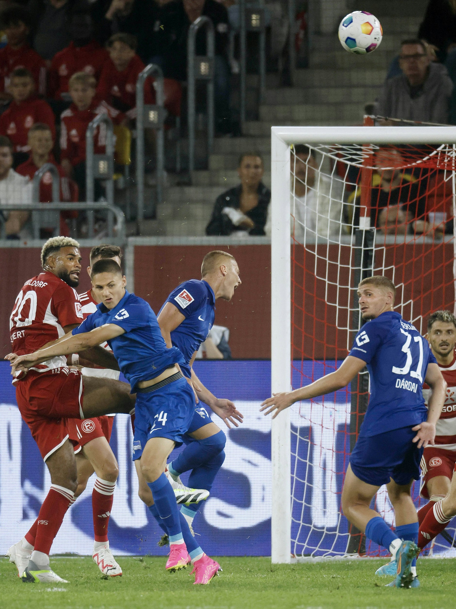 Am ersten Spieltag standen die Dardais Bence, Palko und Marton (v.l.) zwölf Minuten in Düsseldorf gemeinsam auf dem Platz.&nbsp;