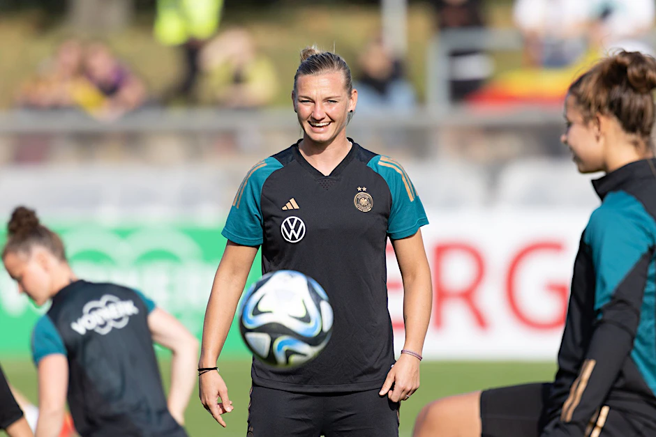 Hat ein Bekenntnis zur Bundestrainerin vermieden: DFB-Kapitänin Alexandra Popp.  
