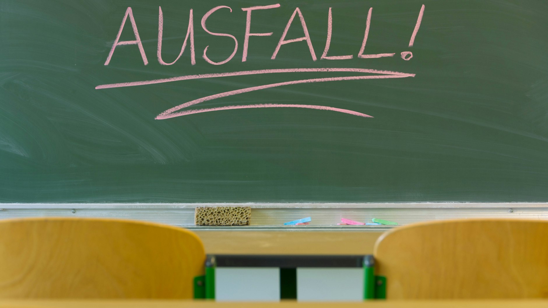 Um ihren Forderungen Nachdruck zu verleihen, lassen viele Berliner Lehrer von Dienstag bis Donnerstag den Unterricht ausfallen.
