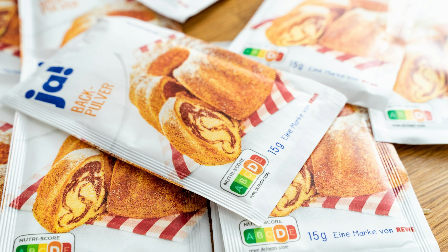 Backpulver gehört inzwischen in vielen Haushalten zur Standardausstattung bei den Putzmitteln. 