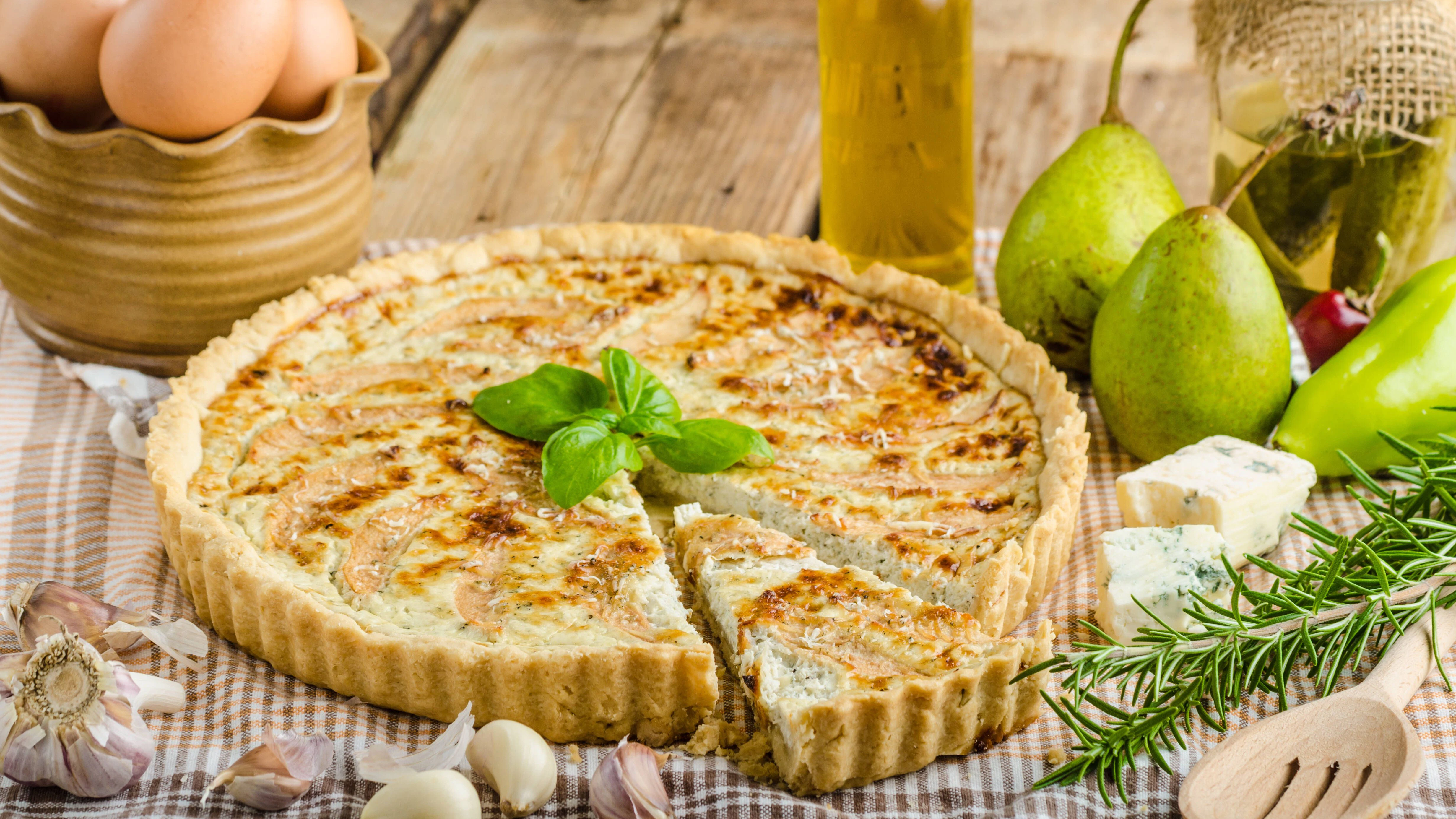 Dieses klassische Rezept für Quiche Lorraine schmeckt der ganzen Familie.