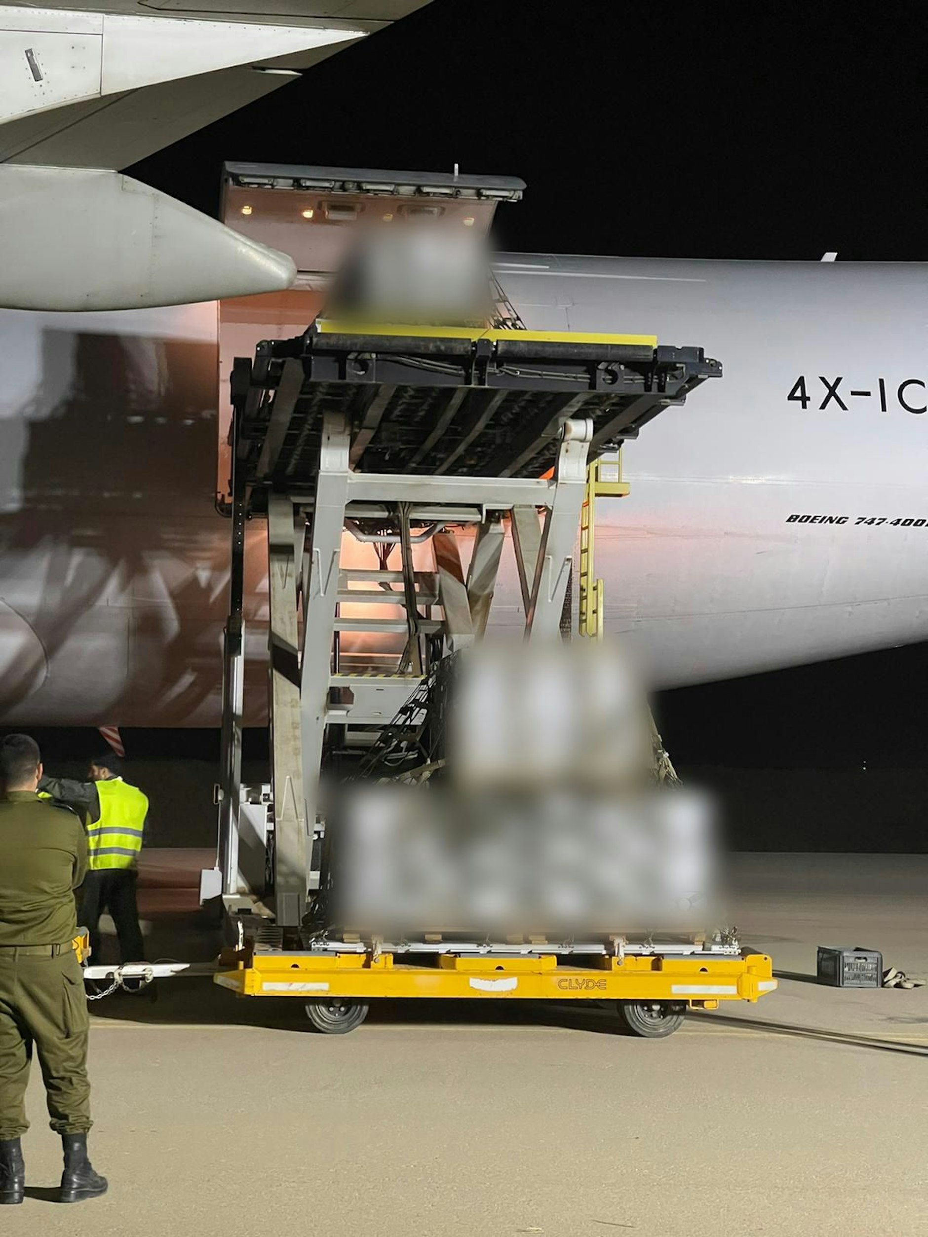 Erste Waffenlieferung der USA in Israel eingetroffen