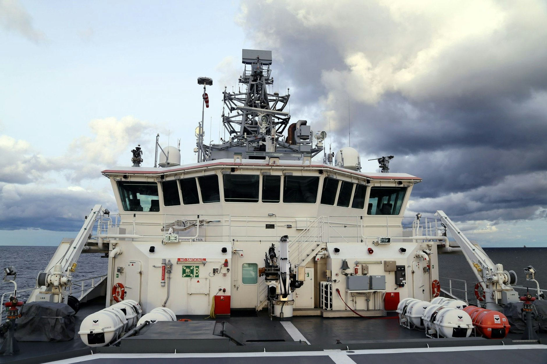 Das Offshore-Schiff Turva des finnischen Grenzschutzes ist auf Patrouille auf der Ostsee in der Nähe der Stelle, an der die beschädigte Balticconnector-Gaspipeline im Finnischen Meerbusen geortet wurde.&nbsp;