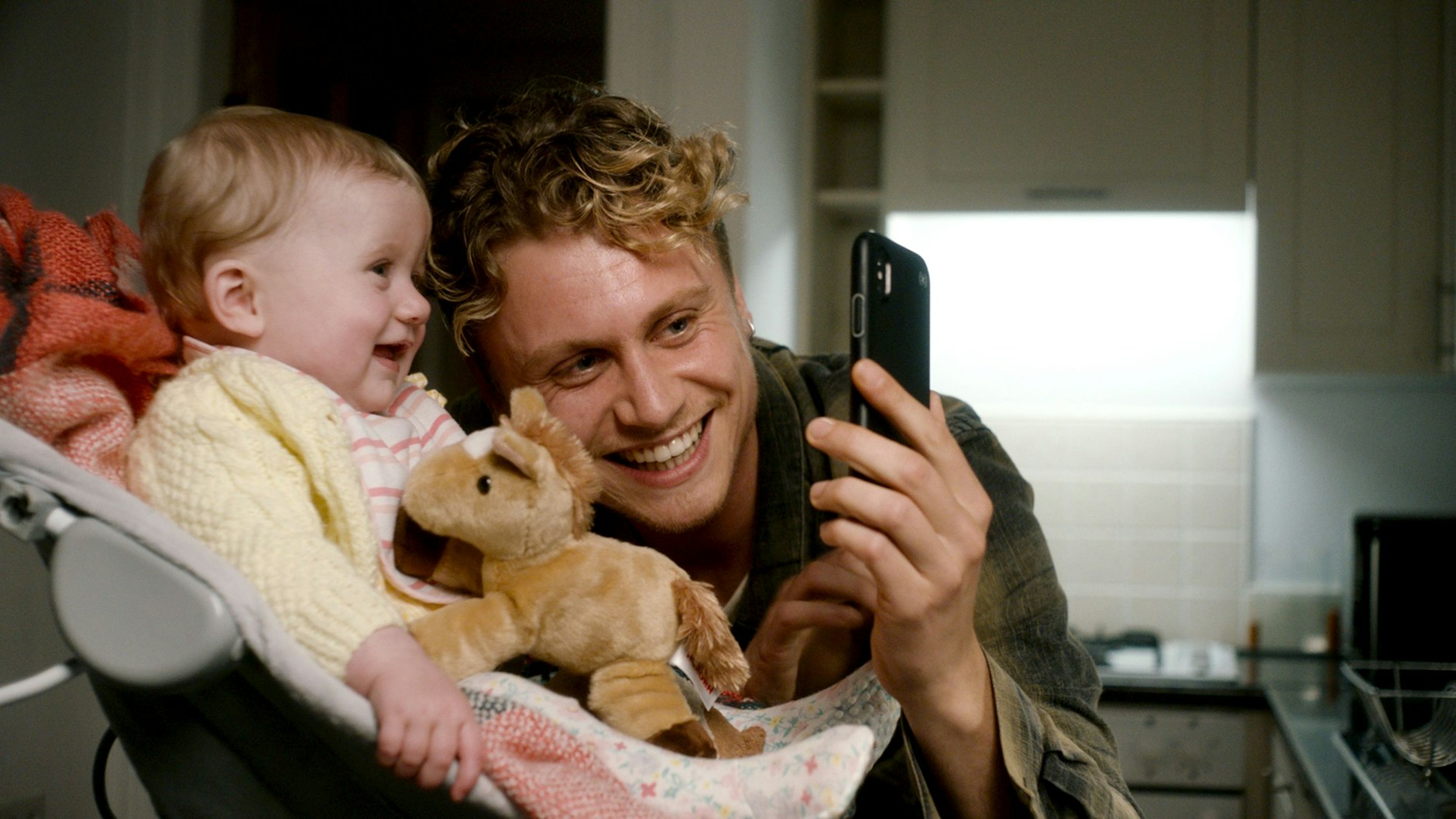 Rafael Gareisen als Paul Blake in „Der Irland-Krimi: Blackout“.