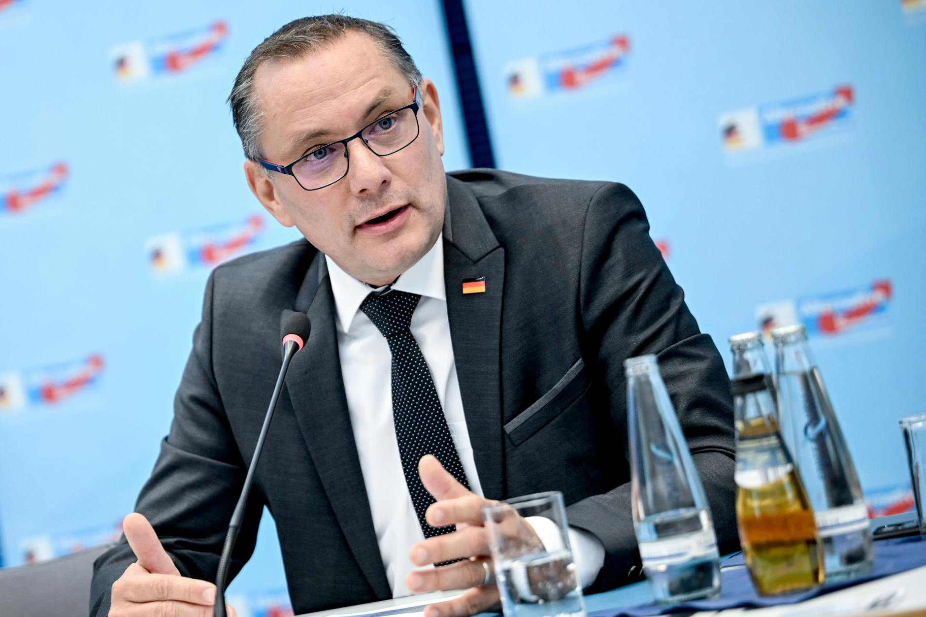 Tino Chrupalla, AfD-Bundesvorsitzender und Fraktionsvorsitzender der AfD, bei einer Pressekonferenz zum Vorfall in Ingolstadt.