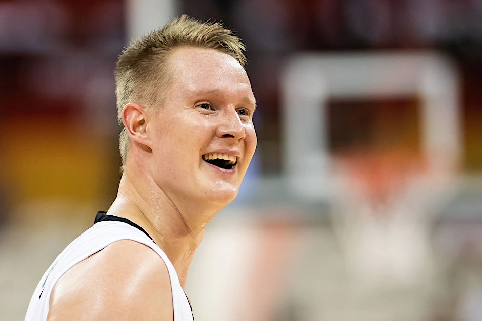 ARCHIV - Steht mit Gießen im BBL-Pokal-Achtelfinale: Robin Benzing.  