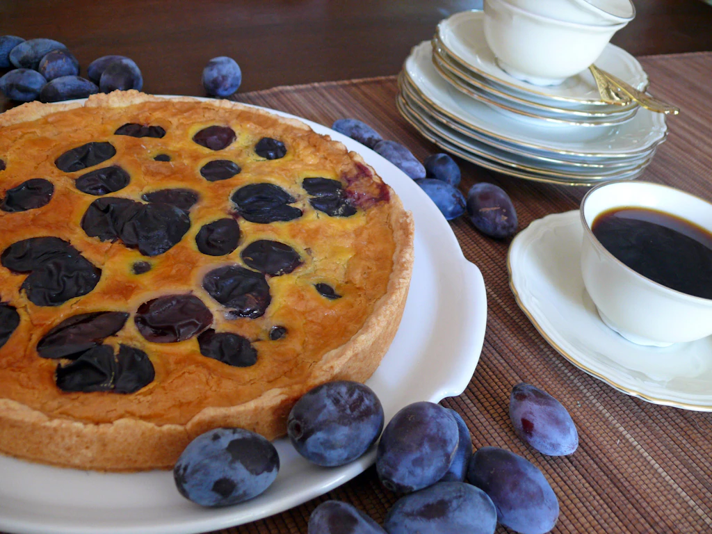 Fruchtig und cremig! Einfaches Rezept für Zwetschgenkuchen mit Schmand