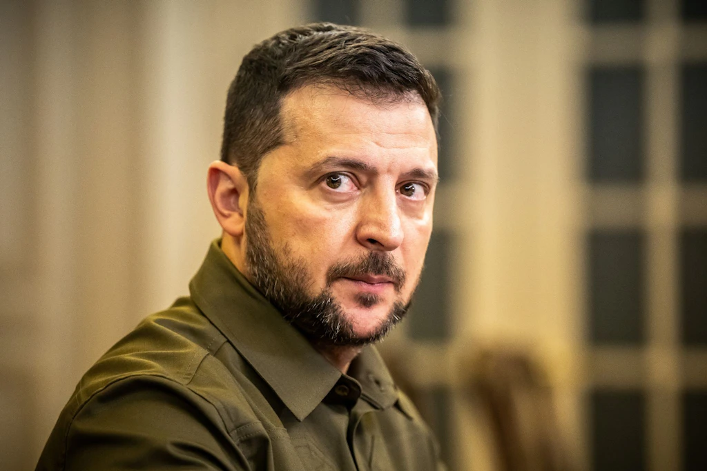 Volodymyr Zelenskyj surprises for talks with NATO in Brussels