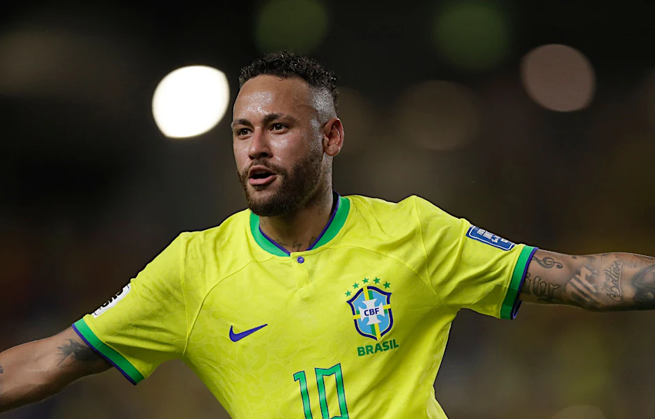 Brasiliens Neymar brach den Rekord von Pelé.  