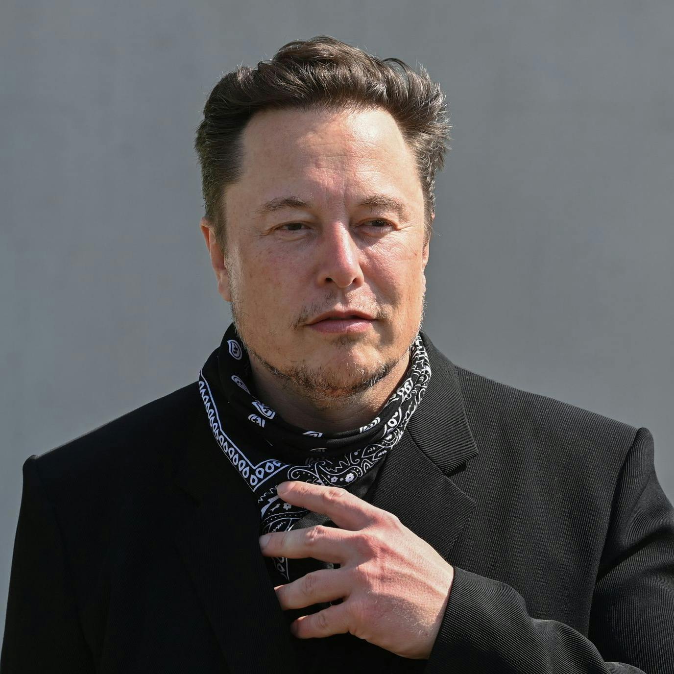 Elon Musk soll sich dafür eingesetzt haben, dass Amber Heard nicht gefeuert wurde.