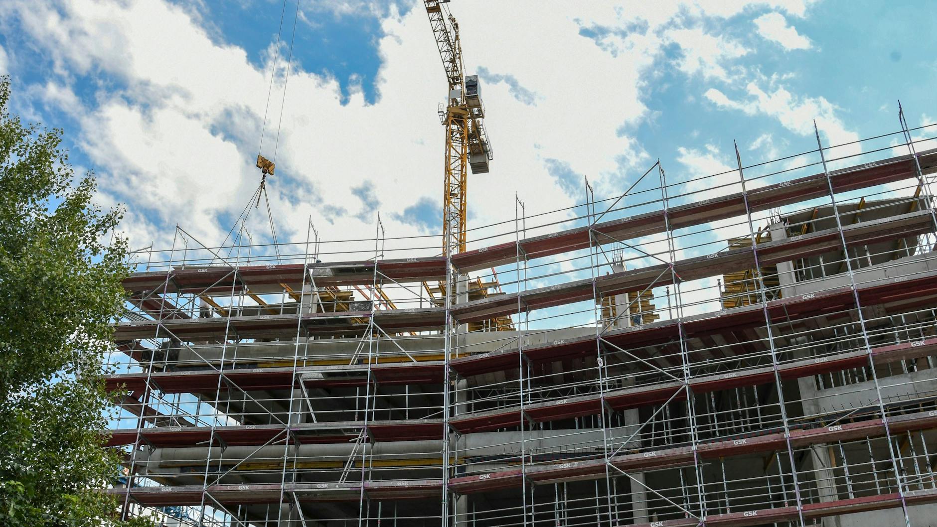 119 Wohnungen hat die Howoge in der Glasbläserallee vermietet – der Ansturm der Interessenten war riesig.