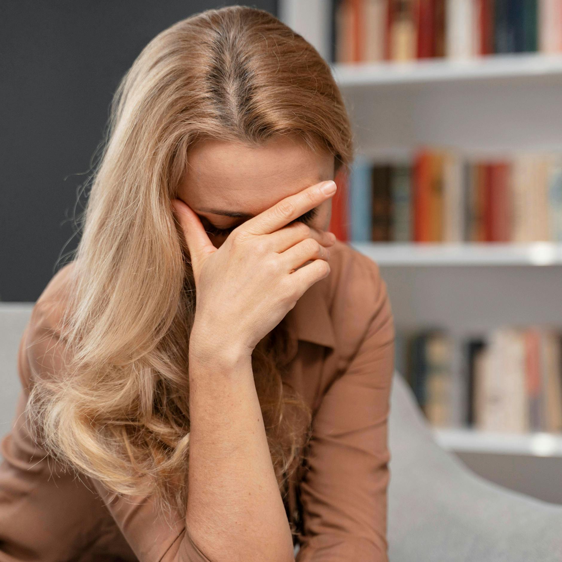 Laut Horoskop: 3 Sternzeichen, die im November total unglücklich sind