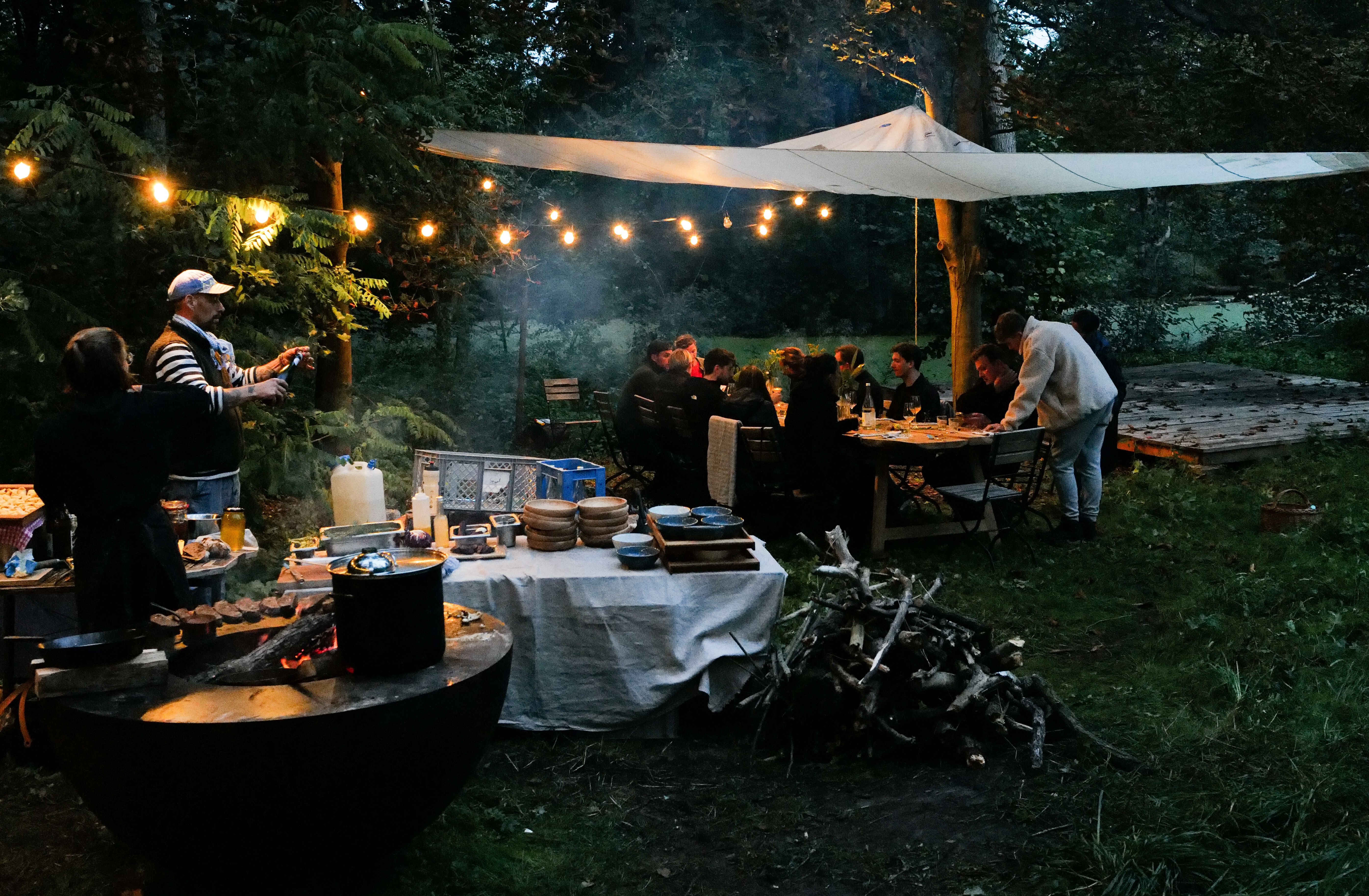 Tortellini zwischen Tannen: Essen im Wald mit Woodcuisine