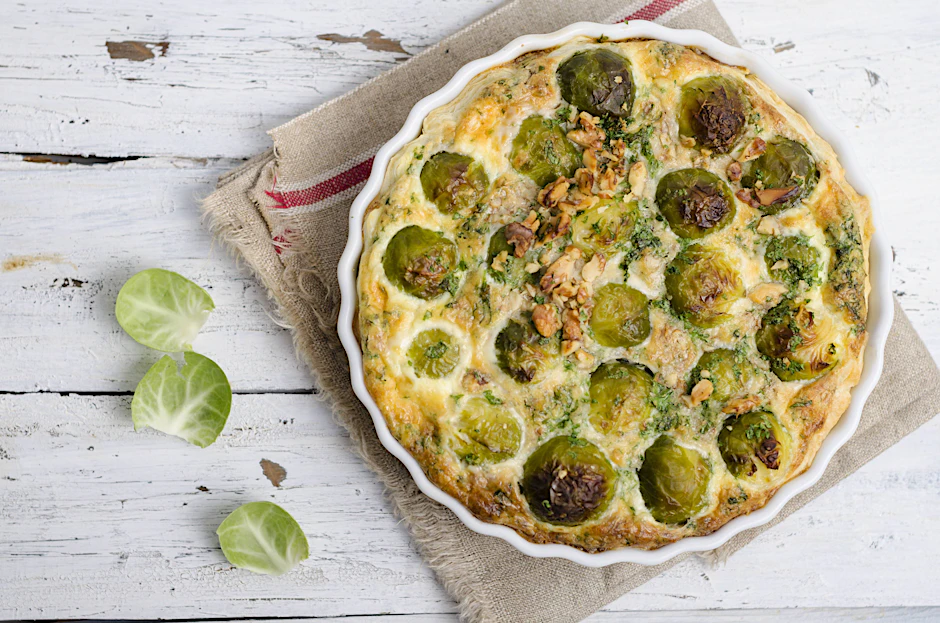 Das Rezept für Rosenkohl-Kartoffel-Auflauf ist total simpel aber unglaublich lecker. 