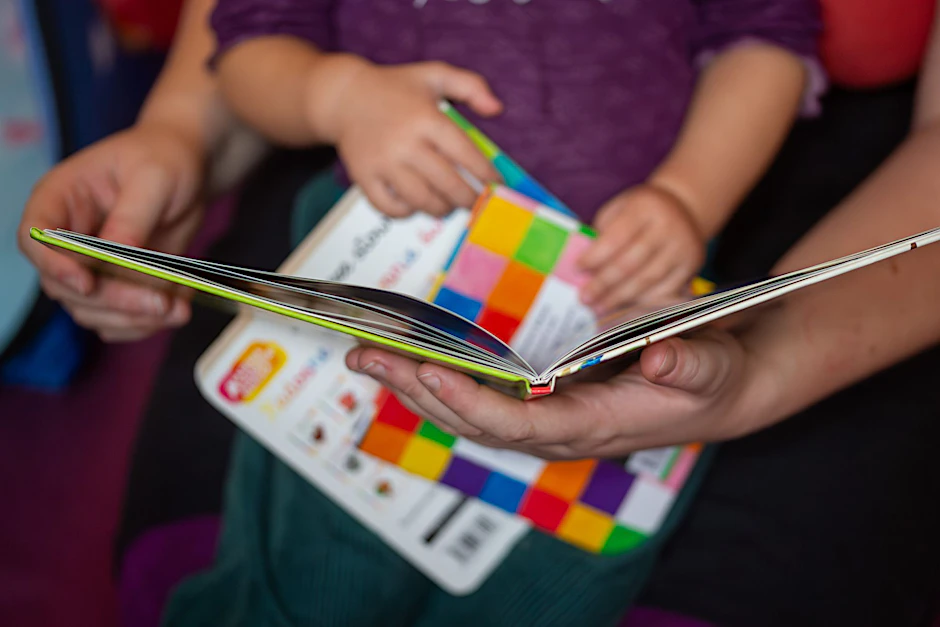 PRODUKTION - Die Bildungsstudie «Vorlesemonitor» betont die Wichtigkeit des Vorlesens für Kinder.  
