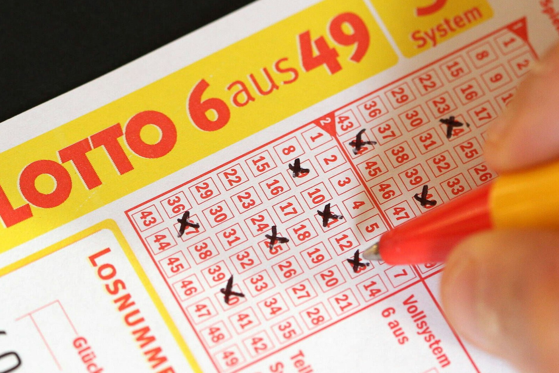 Viele träumen vom Lotto-Gewinn - doch es ist gar nicht so leicht, sich für sechs Zahlen zu entscheiden.