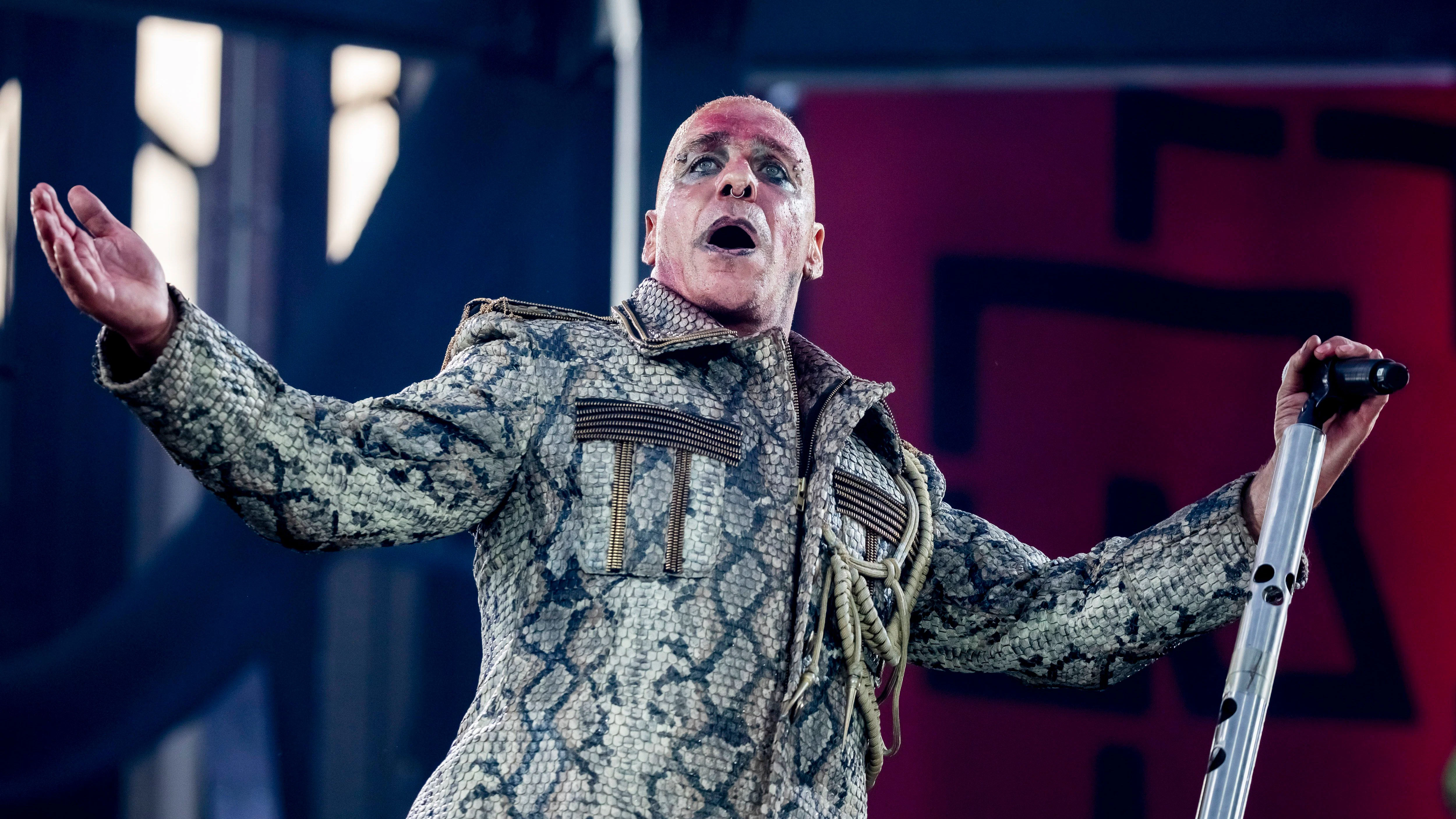 Till Lindemann bei einem Rammstein-Konzert im Berliner Olympiastadion 2019.