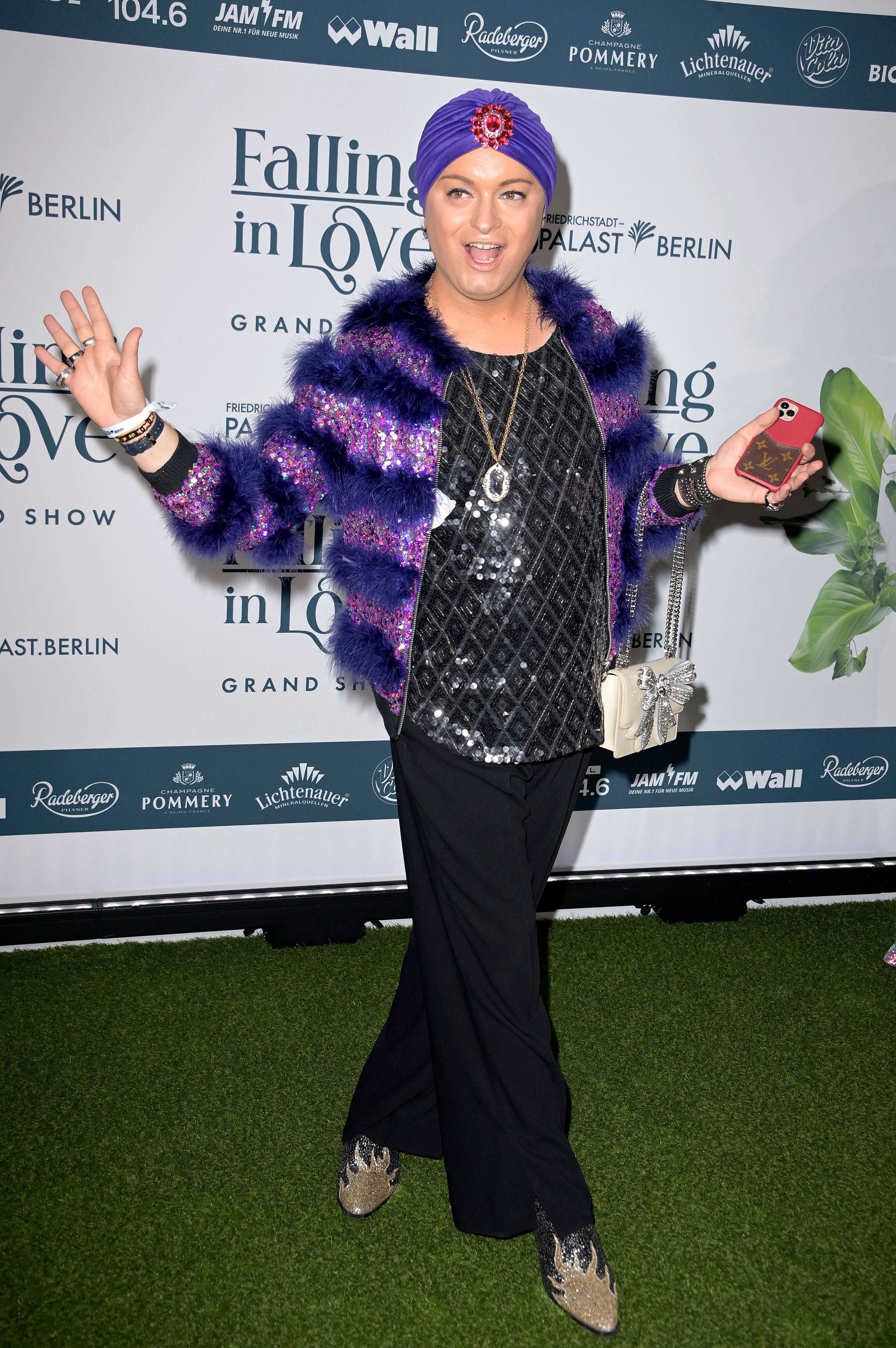 Julian F. M. Stoeckel wettert gegen das Glitzer-Verbot: „Es langt jetzt!“