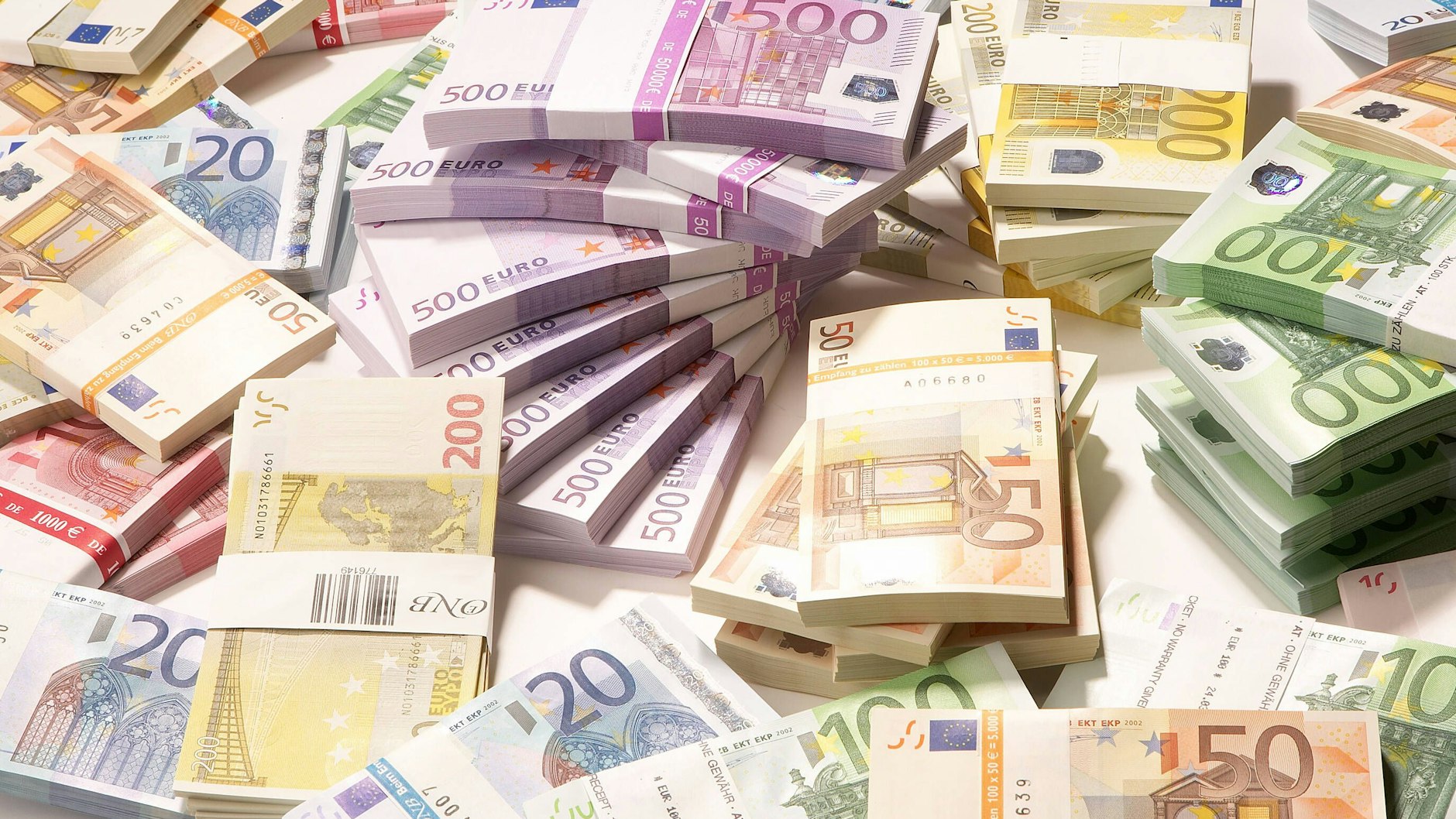 Der Traum vom großen Geld: Wer hat nicht schon einmal darüber nachgedacht, was er mit den Lotto-Millionen anstellen würde?