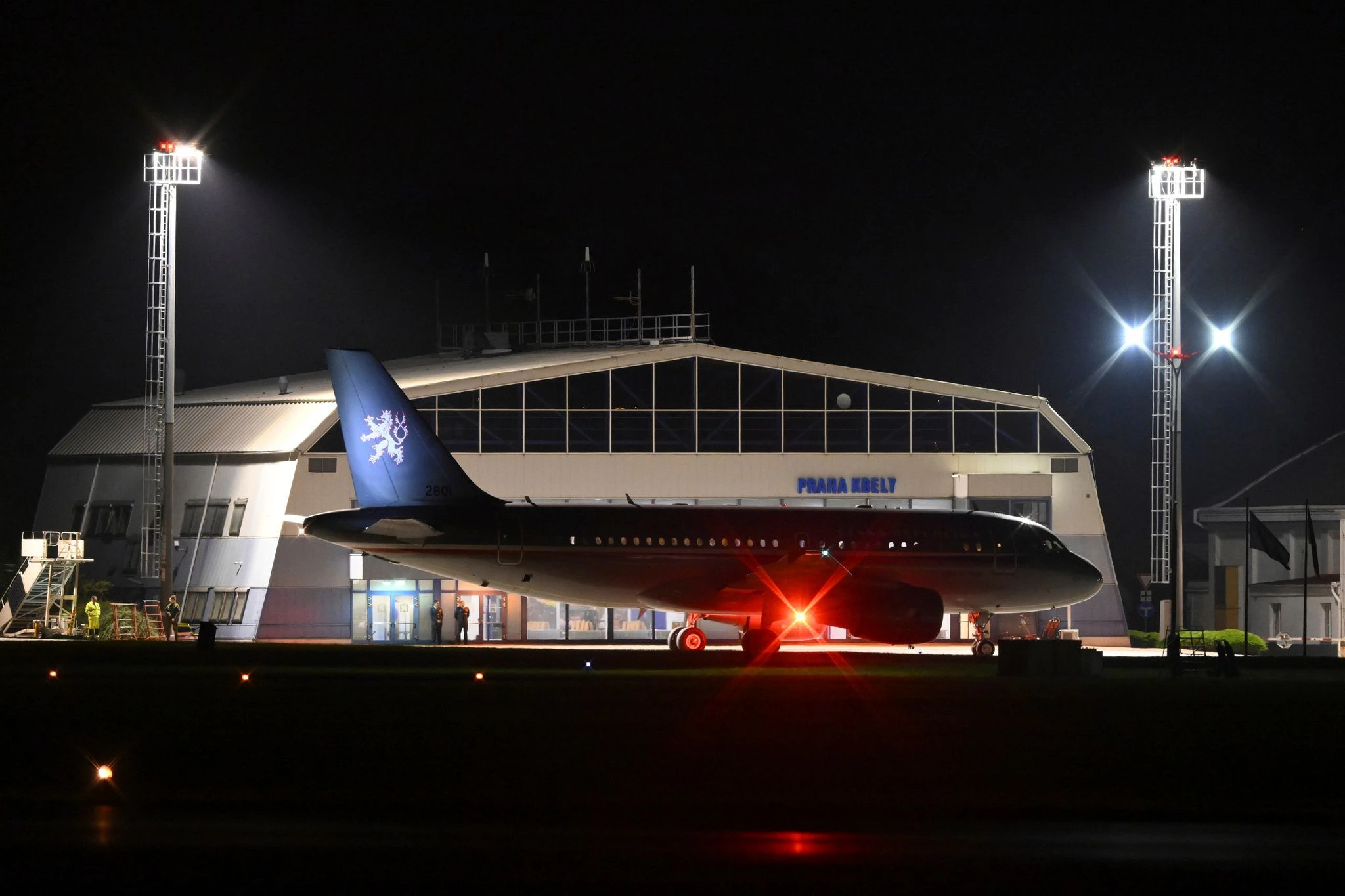 Viele Länder versuchen derzeit Rückflüge aus Israel zu organisieren. In Prag landete am frühen Morgen ein Flugzeug mit tschechischen Staatsangehörigen.  