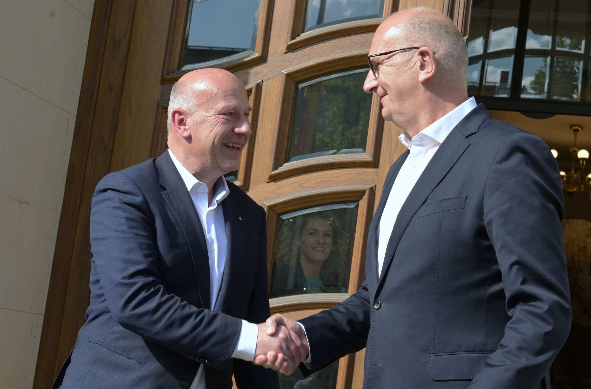 Migration: Bezahlkarten statt Bargeld für Asylbewerber in Berlin und Brandenburg?