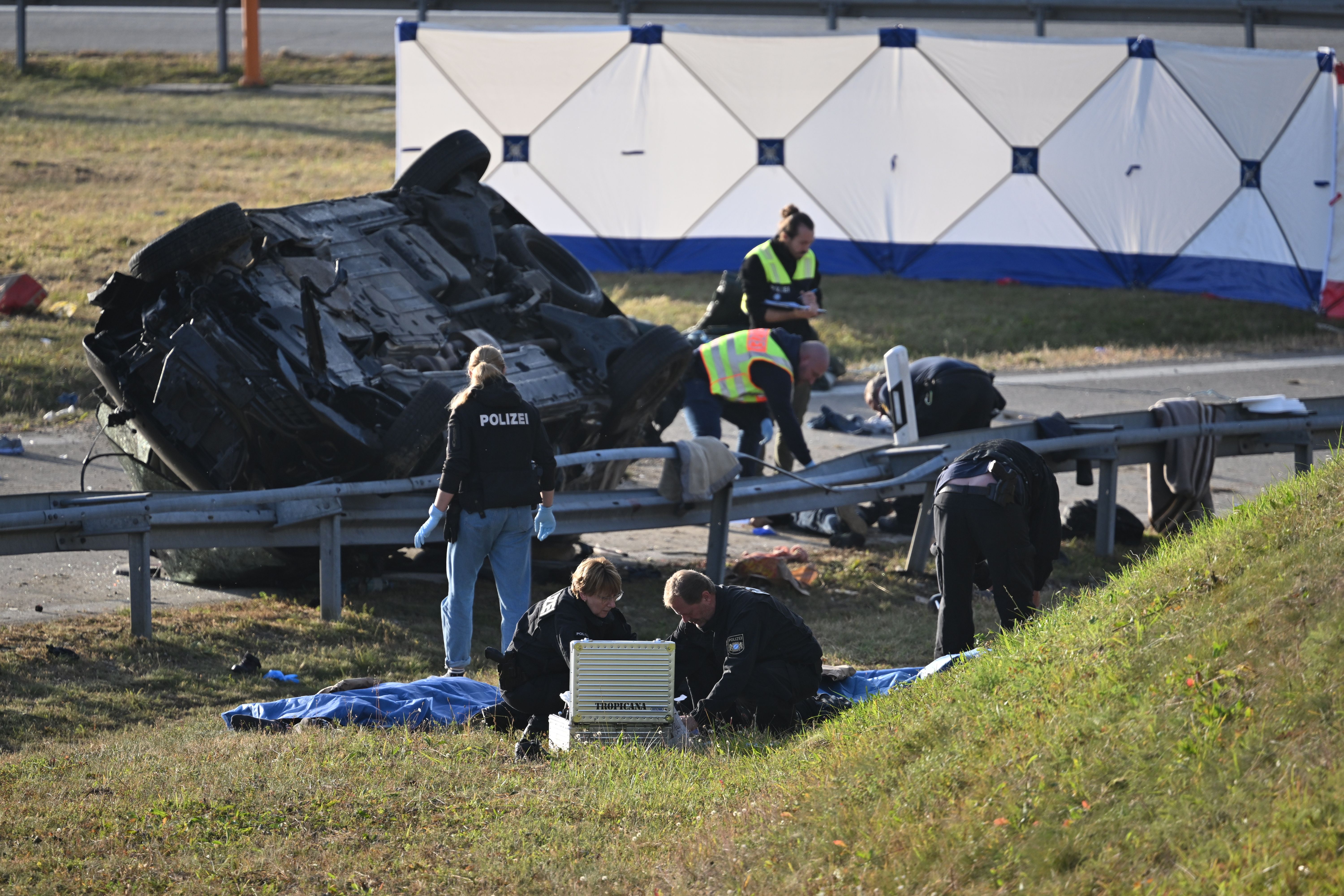 Image - UPDATE! Auf Flucht vor der Polizei: Mindestens 7 Tote bei Unfall in Bayern +++ Kind (6) unter Opfern