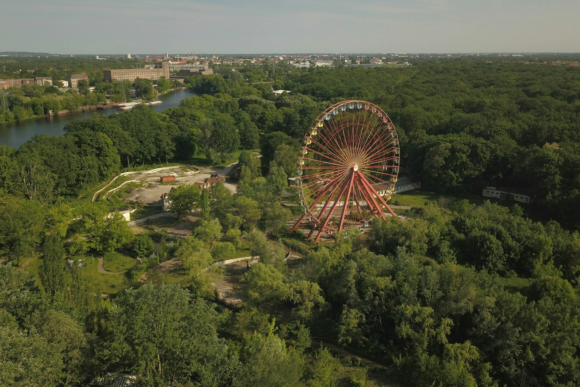Ein Bild aus vergangenen Tagen: Das Riesenrad ist längst abgebaut, soll aber restauriert werden.
