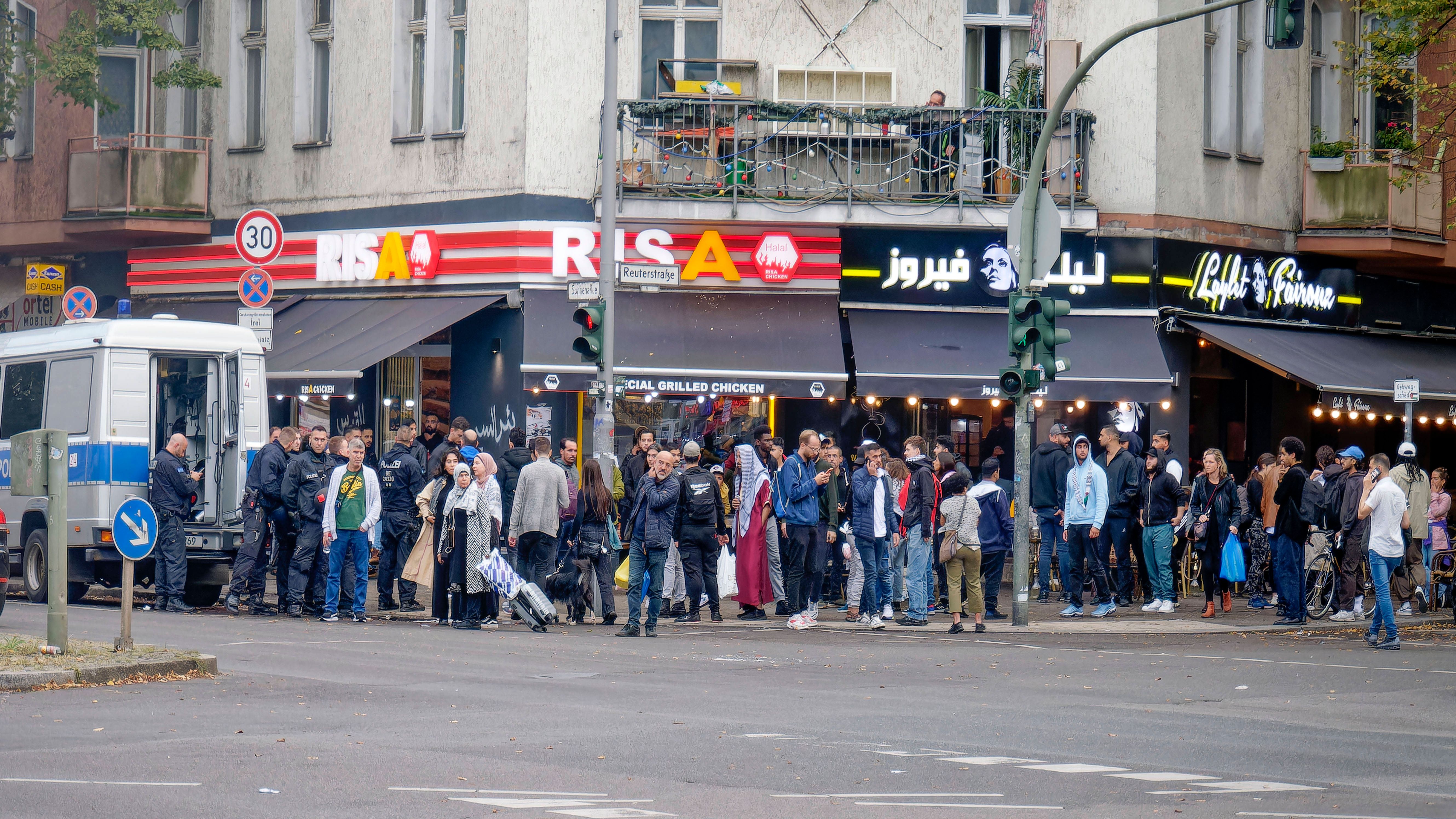 Update! Neukölln: Pro-Palästinensische Ansammlungen und Tumulte