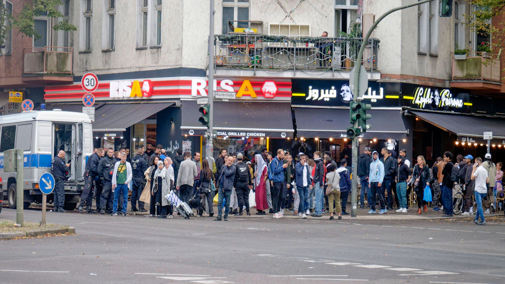 Update! Neukölln: Pro-Palästinensische Ansammlungen und Tumulte