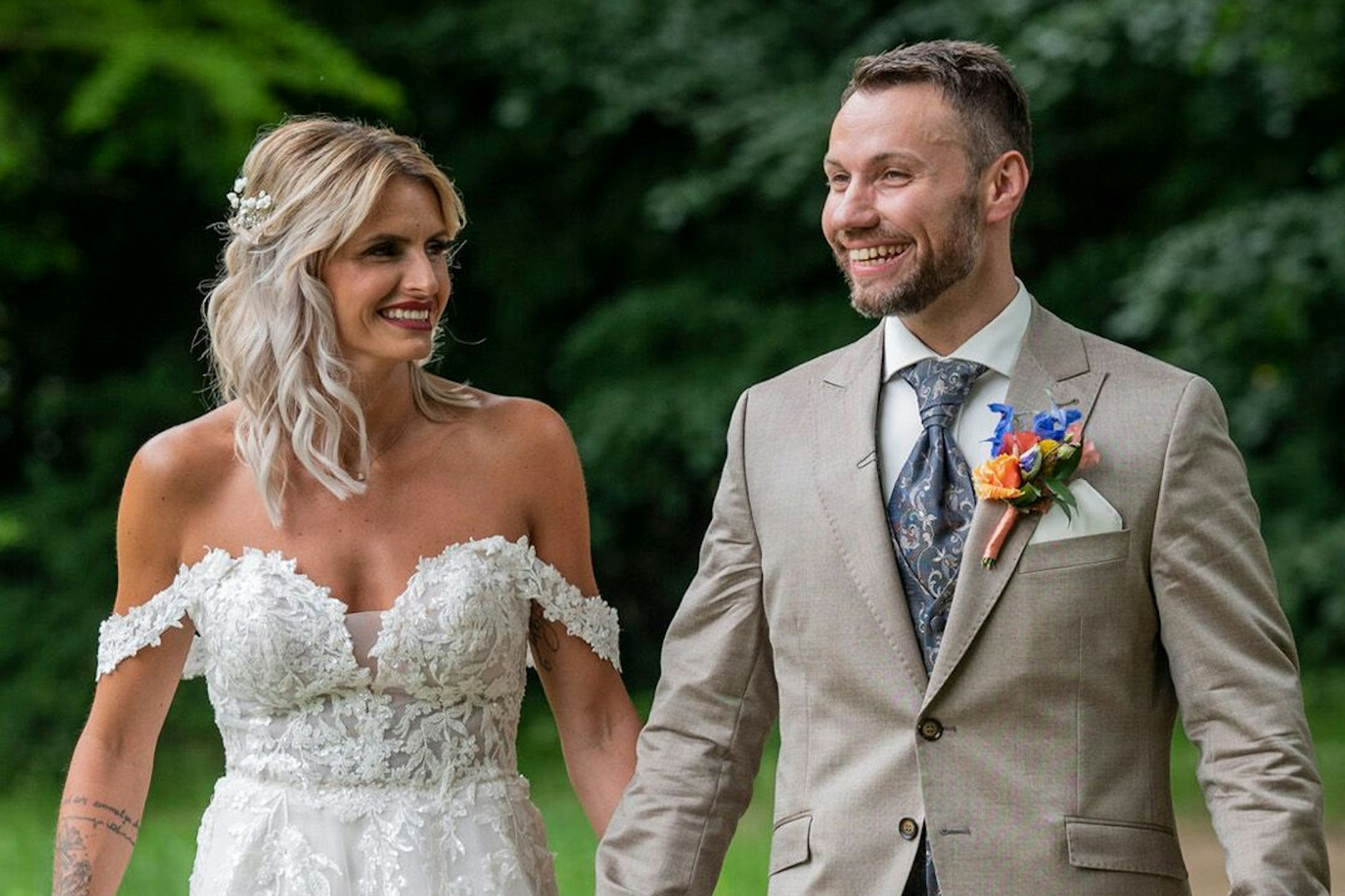 „Hochzeit auf den ersten Blick“-Paar Yasemin und Jochen waren am Tag der Trauung sehr innig - danach aber braute sich ein Sturm zusammen.