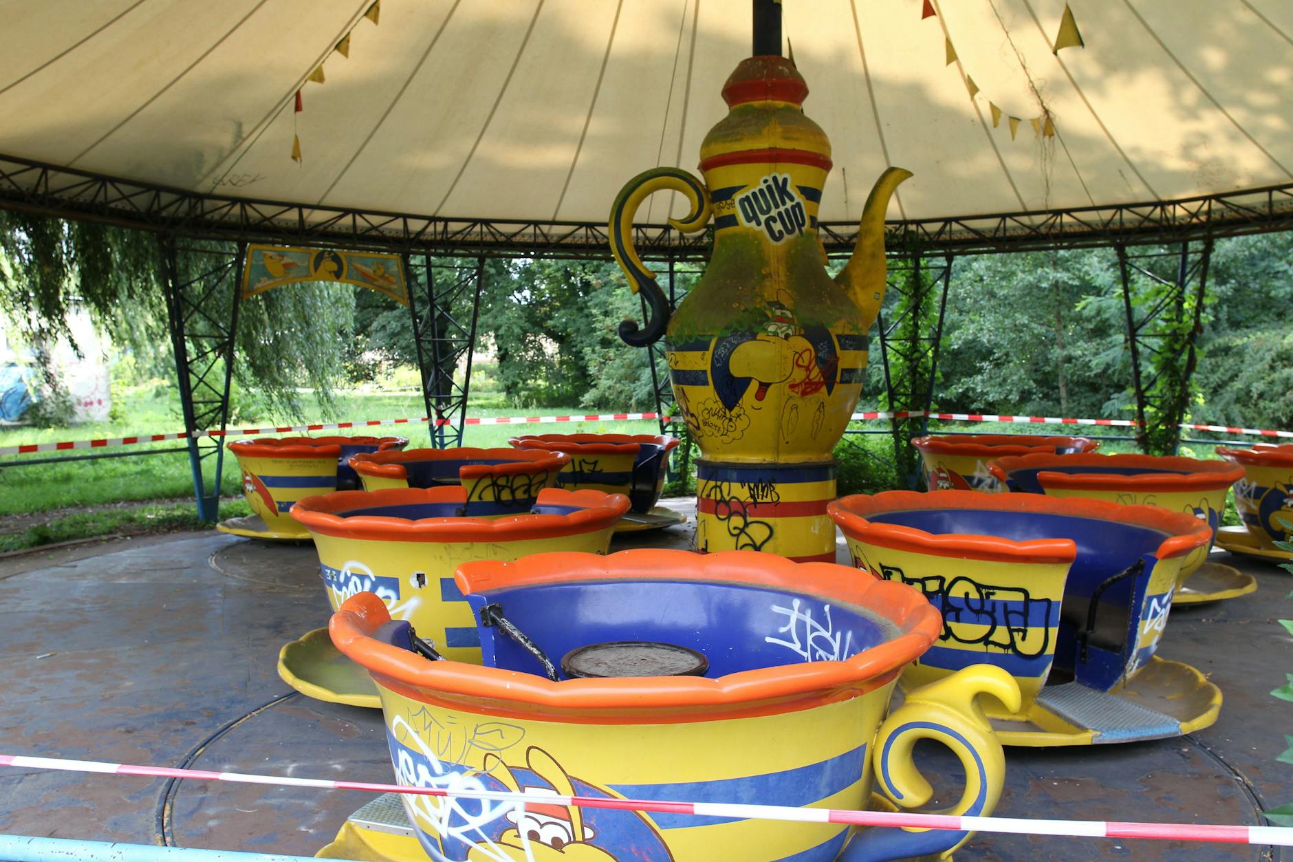 Das Tassenkarussell ist dank etlicher Dreharbeiten in gutem Zustand. (Archivfoto)