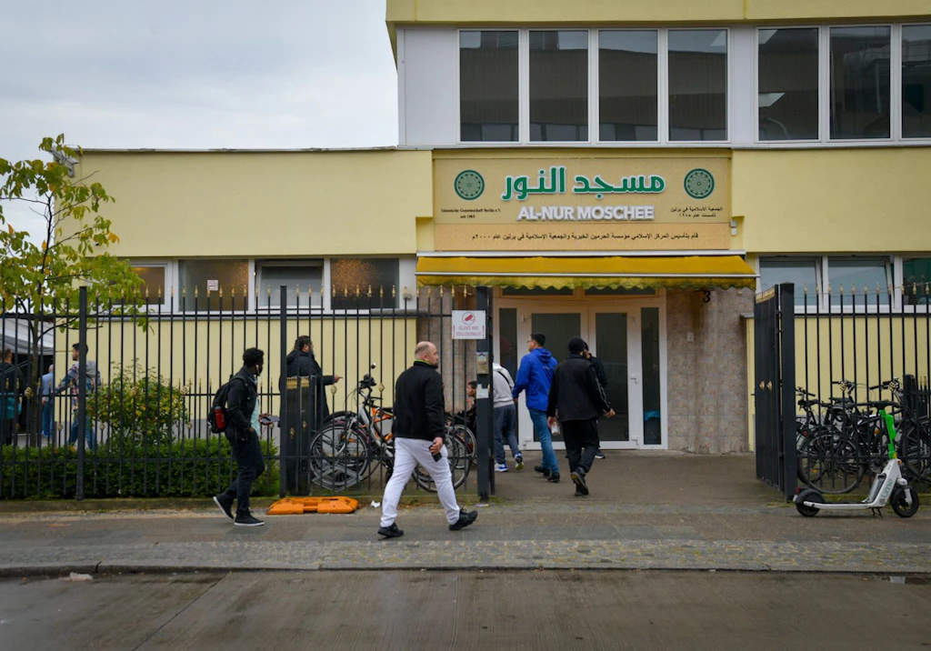 Vor Ort in der Al-Nur-Moschee in Neukölln: Freitagsgebet zu Kriegszeiten