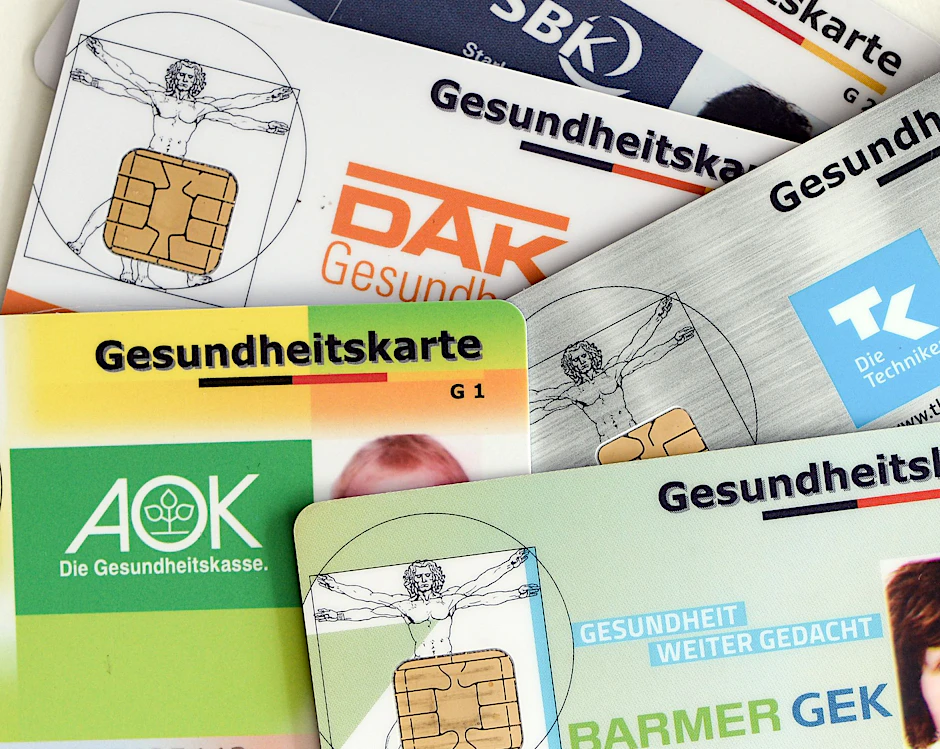 ARCHIV - Die genaue Beitragshöhe für die 58 Millionen Kassenmitglieder und 16 Millionen beitragsfrei Mitversicherte legen die Krankenkassen jeweils für sich fest, sie können vom Durchschnitt abweichen.  