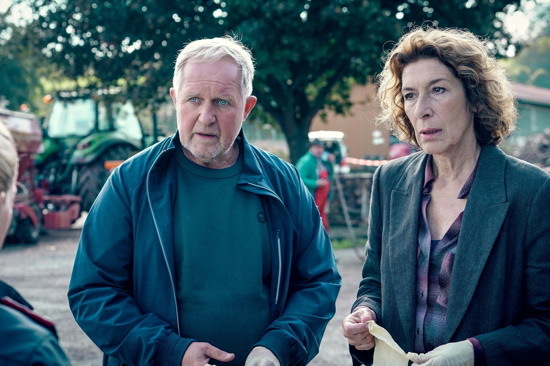 Harald Krassnitzer (Moritz Eisner) und Adele Neuhauser (Bibi Fellner) finden auf dem Land einen schwierigen Fall und von Idylle keine Spur. 