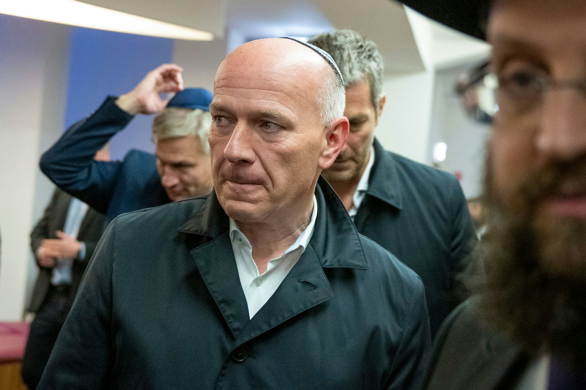 Kai Wegner beim Gedenk- und Solidaritätsgebet für Israel in der Synagoge in der Münsterschen Straße