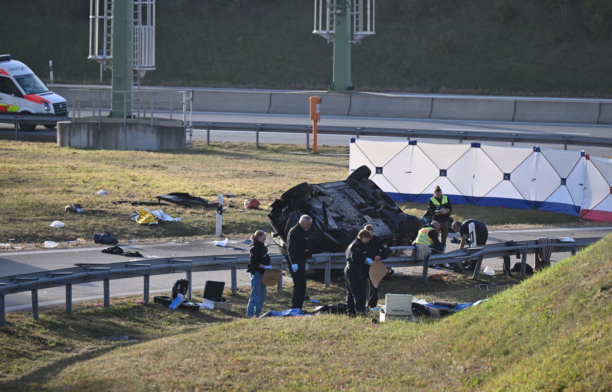 Unfall Auf A94 In Bayern Mit Schleuserfahrzeug: Mindestens Sieben Tote ...