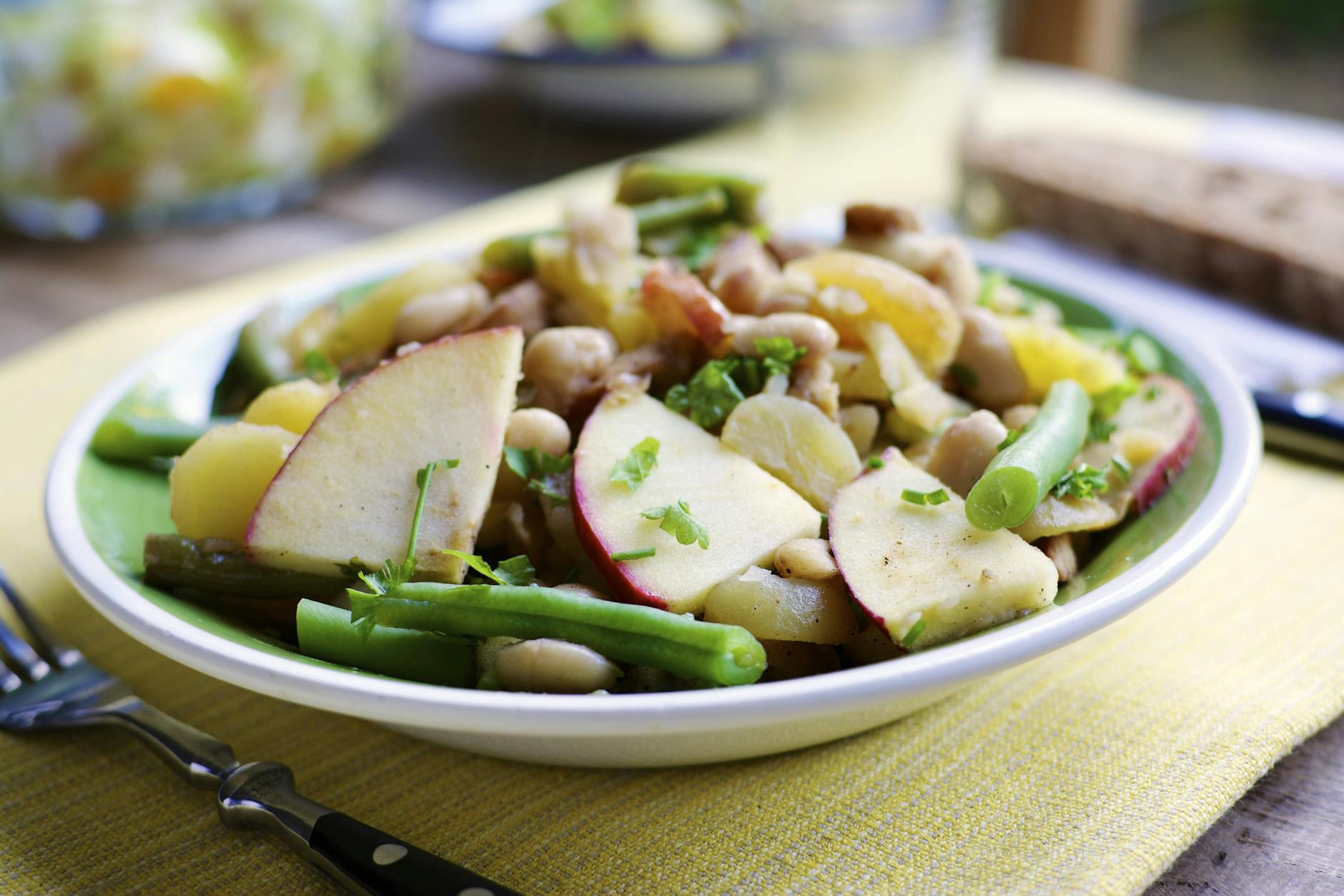 In Blindhuhn kommen auch Äpfel und Birnen – das Obst gibt dem Eintopf eine süß-saure Note. Das Rezept sollten Sie im Herbst unbedingt probieren!